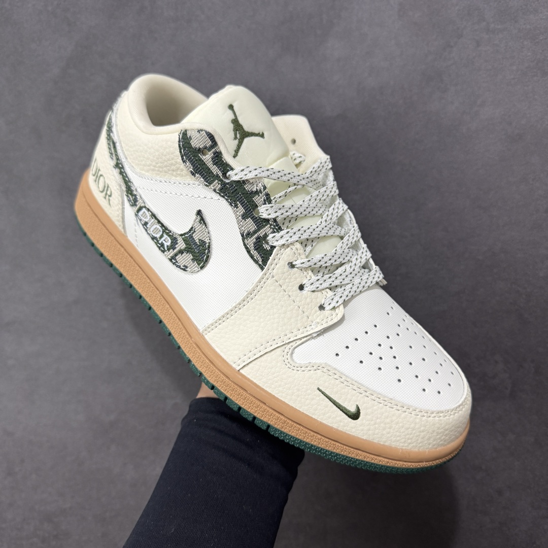 图片[3]-【定制版】Nike Air Jordan 1 Low x DIOR 联名 高端定制休闲板鞋 头层皮打造 原鞋原档案开发 原厂皮料 原档冲孔鞋头 正确满胶鞋垫 四线拉帮 原厂织唛标 鞋舌高弹海绵填充 货号：LR8888-013 尺码：36 36.5 37.5 38 38.5 39 40 40.5 41 42 42.5 43 44 45 尺码：36～45B 编码：HXSB330340-选品中心