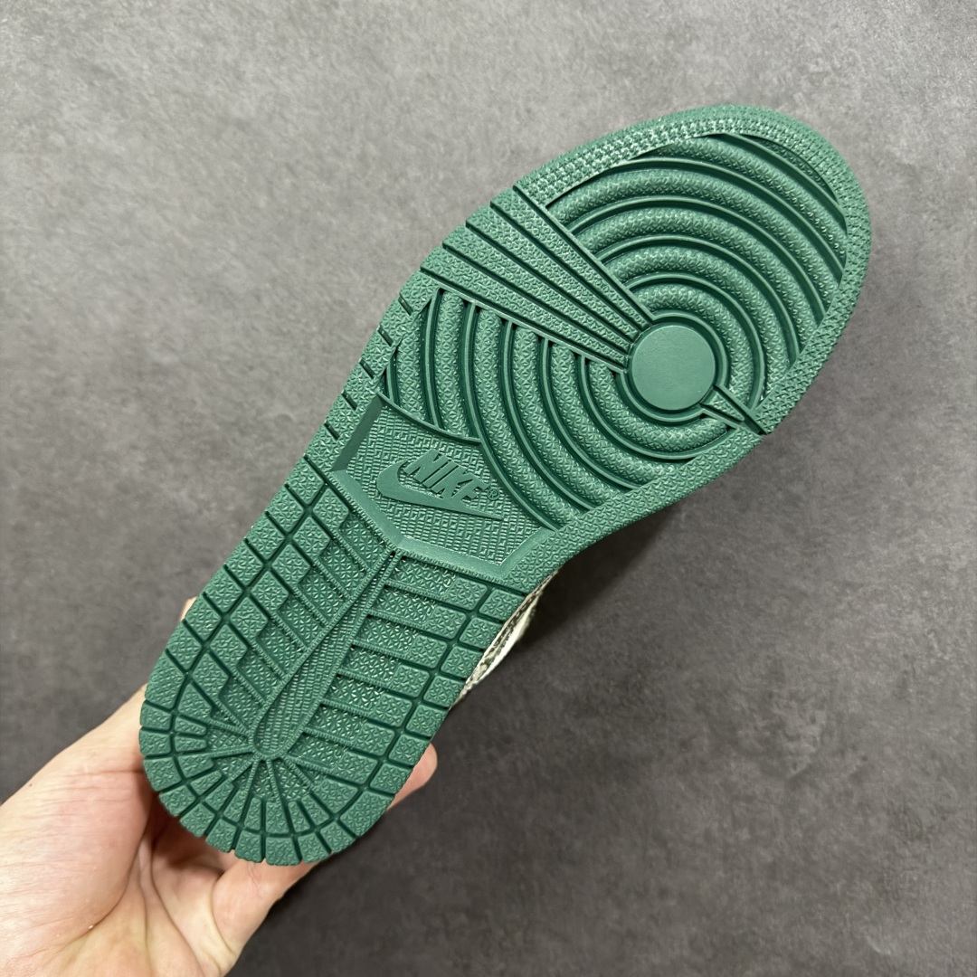 图片[9]-【定制版】Nike Air Jordan 1 Low x DIOR 联名 高端定制休闲板鞋 头层皮打造 原鞋原档案开发 原厂皮料 原档冲孔鞋头 正确满胶鞋垫 四线拉帮 原厂织唛标 鞋舌高弹海绵填充 货号：LR8888-013 尺码：36 36.5 37.5 38 38.5 39 40 40.5 41 42 42.5 43 44 45 尺码：36～45B 编码：HXSB330340-选品中心