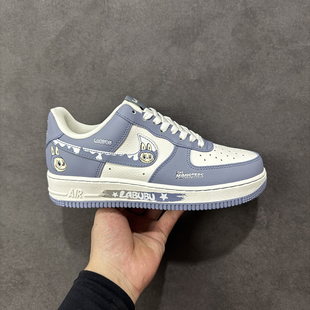 【定制版】NIke Air Force 1 \'07 Low “灰蓝涂鸦拉布布”空军一号 低帮 运动鞋 休闲鞋 折边针车 工艺难度大 原楦头原纸板 原装鞋盒 定制五金配件 内置全掌气垫 原厂鞋底 货号:KJ5188-004 尺码:36 36.5 37.5 38 38.5 39 40 40.5 41 42 42.5 43 44 44.5 45 编码:HXSA310320-选品中心