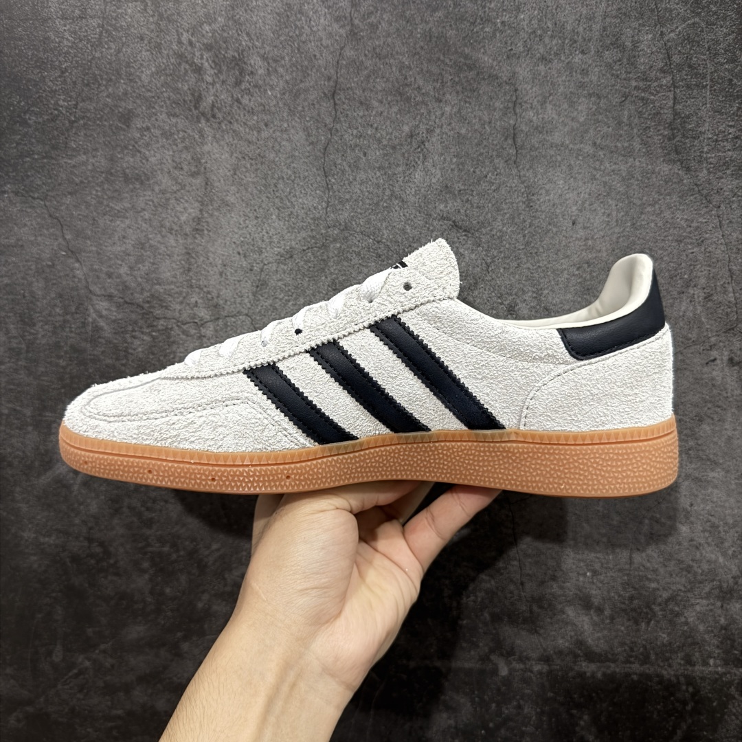 图片[2]-【Top纯原版】Adidas Handball Spezial 阿迪达斯经典款牛皮复古休闲板鞋 米白黑生胶 IF6562 原厂原档案开发出品 皮料切割干净无任何毛边 鞋型细节完美 超高清洁度 市场最高版本 尺码：35.5 36 36.5 37 38 38.5 39 40 40.5 41 42 42.5 43 44 44.5 45-选品中心