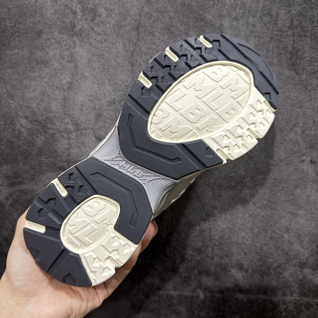 图片[9]-【纯原版】韩国洋基队NY大标潮流老爹鞋 MLB Trophy Runner 小白鞋复古轻便增高运动鞋新款绑带时尚潮流百搭 原材料打造 原楦原档案数据开发版型 完美鞋头弧度/后套收口效果🆚市面文案版本‼️ 原厂立体填充鞋舌海绵 中底注胶孔原数据开发模具大底 原厂转印标 保证不掉字 内增高6cm 原厂1：1模具开发 原厂进口纳米材质 原厂 全套手提袋 原盒雷射防伪标包装 天猫订单品质 官网尺码35 36 36.5 37.5 38 38.5 39 40 40.5 41 42 42.5 43 44 45-选品中心