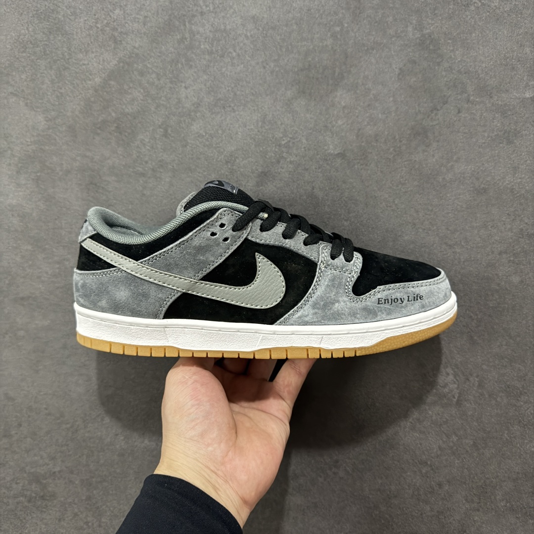 【定制版】Nike Dunk SB “DARK SMOKE GREY” 影子灰 雾霾 灰黑 原装头层材料 独家版型蒸餾加工 帶來的是更好的视觉和脚感体验 大厂纯原品质出货 清洁度 电绣工艺 皮料切割干净无任何毛边 细节完美 货号:HF3063-001 尺码:36 36.5 37.5 38 38.5 39 40 40.5 41 42 42.5 43 44 44.5 45-选品中心