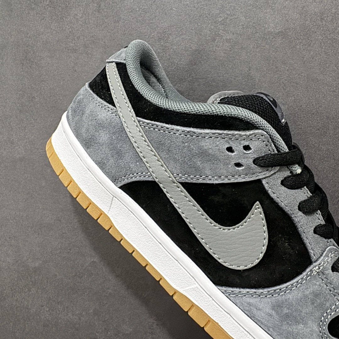 图片[6]-【定制版】Nike Dunk SB “DARK SMOKE GREY” 影子灰 雾霾 灰黑 原装头层材料 独家版型蒸餾加工 帶來的是更好的视觉和脚感体验 大厂纯原品质出货 清洁度 电绣工艺 皮料切割干净无任何毛边 细节完美 货号：HF3063-001 尺码：36 36.5 37.5 38 38.5 39 40 40.5 41 42 42.5 43 44 44.5 45-选品中心