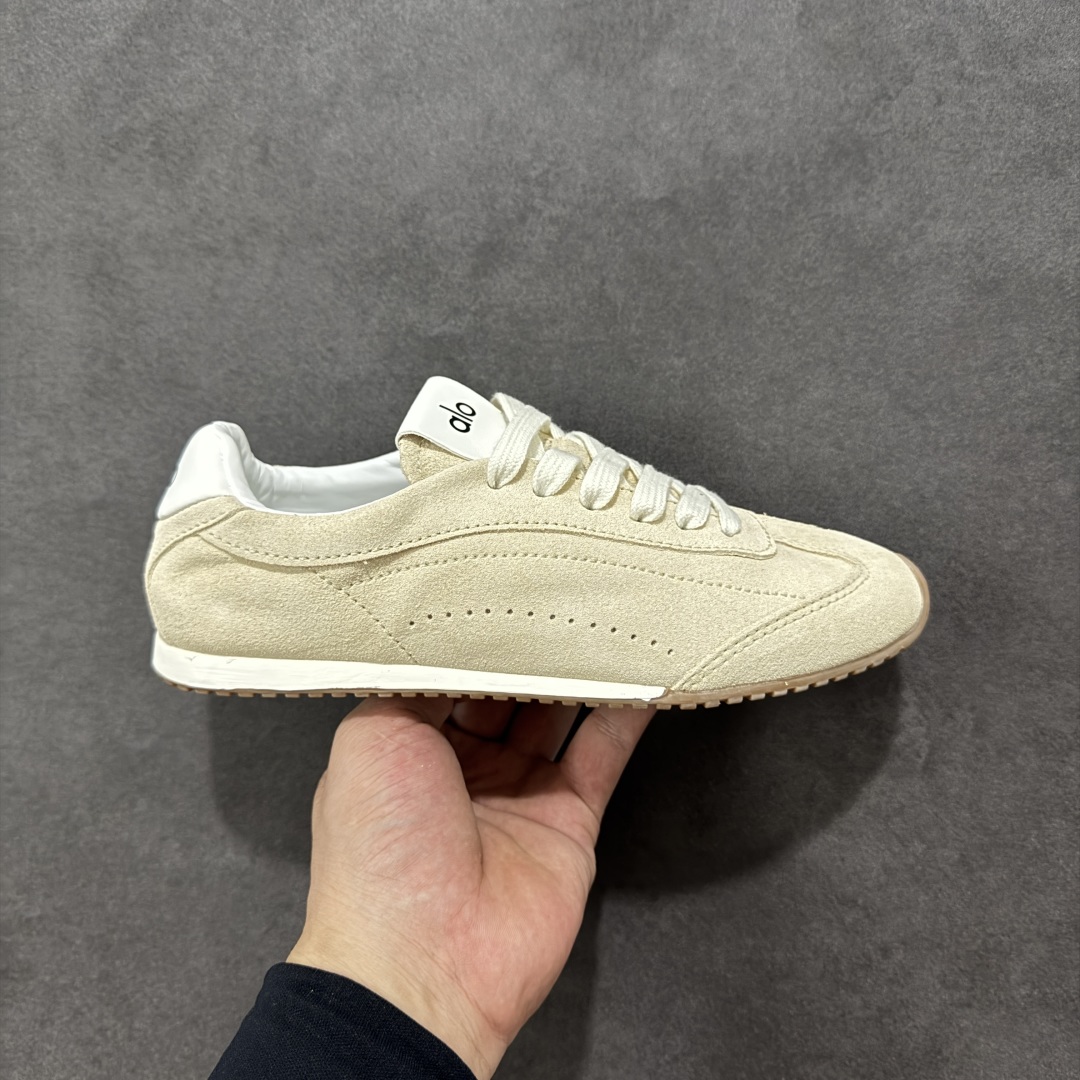 【公司级】Alo Yoga 最新爆款Sunset Sneaker系列 老钱风 系带 阿甘鞋 德训鞋 公司级高品质 舒适百搭 网布减震透气支撑耐磨低帮 私模打造 正确双层组合大底 头层翻毛皮料 内里垫脚透气网➕定制内增高 原版定制防滑橡胶大底 尺码:35 36 37 38 39 40 41 42 43 44 45-选品中心