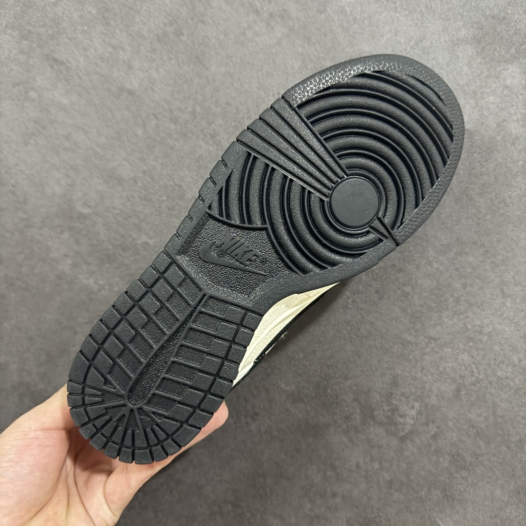 图片[9]-【定制版】Nike Jordan Air Jordan 1“克罗心联名——爱心拼花” 高端定制 低帮 复古 减震 防滑 耐磨 篮球鞋 定制鞋盒 大厂纯原品质出货 超高清洁度 皮料切割干净无任何毛边 细节完美 货号：SR8888-011 尺码：36 36.5 37.5 38 38.5 39 40 40.5 41 42 42.5 43 44 44.5 45-选品中心