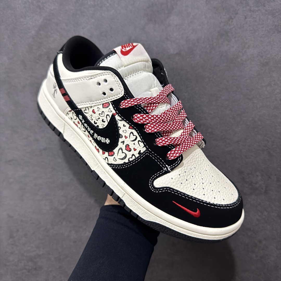 图片[3]-【定制版】Nike Jordan Air Jordan 1“克罗心联名——爱心拼花” 高端定制 低帮 复古 减震 防滑 耐磨 篮球鞋 定制鞋盒 大厂纯原品质出货 超高清洁度 皮料切割干净无任何毛边 细节完美 货号：SR8888-011 尺码：36 36.5 37.5 38 38.5 39 40 40.5 41 42 42.5 43 44 44.5 45-选品中心