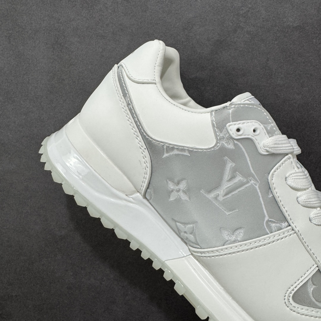 图片[6]-【广东纯原版本】LV Run Away 运动鞋 拼接 Epi 牛皮革和 Monogram 压纹粒面牛皮革，再现传统跑鞋的灵感启发。楔形外底延续标志性设计，品牌字母和标识分饰鞋舌和鞋后。Monogram 压纹粒面牛皮革和 Epi 牛皮革橡胶外底 尺码：40-45 编码：FJB390400-选品中心