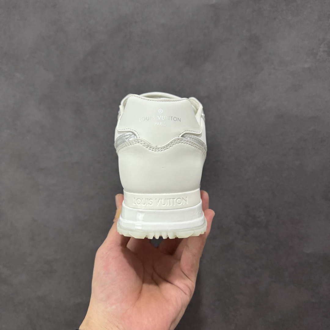 图片[4]-【广东纯原版本】LV Run Away 运动鞋 拼接 Epi 牛皮革和 Monogram 压纹粒面牛皮革，再现传统跑鞋的灵感启发。楔形外底延续标志性设计，品牌字母和标识分饰鞋舌和鞋后。Monogram 压纹粒面牛皮革和 Epi 牛皮革橡胶外底 尺码：40-45 编码：FJB390400-选品中心