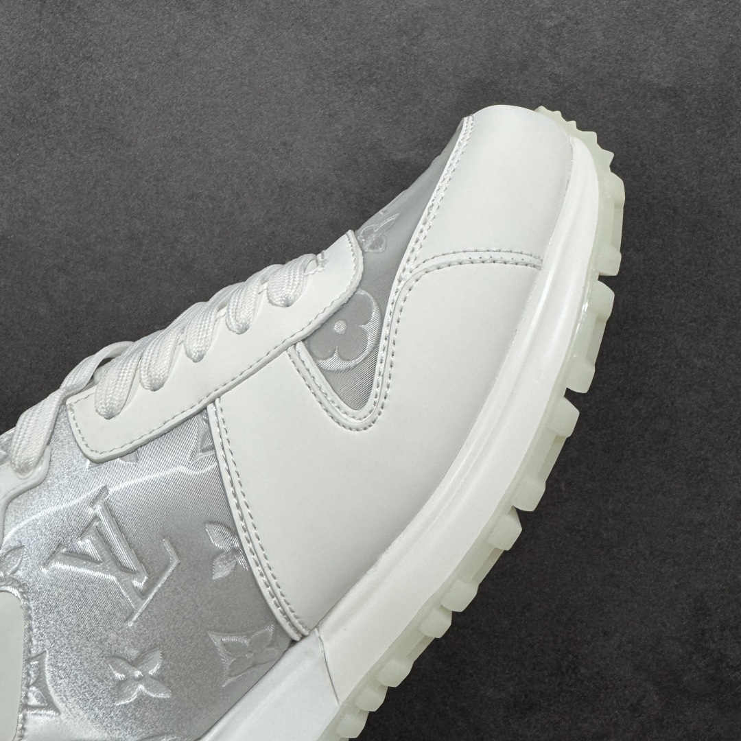 图片[5]-【广东纯原版本】LV Run Away 运动鞋 拼接 Epi 牛皮革和 Monogram 压纹粒面牛皮革，再现传统跑鞋的灵感启发。楔形外底延续标志性设计，品牌字母和标识分饰鞋舌和鞋后。Monogram 压纹粒面牛皮革和 Epi 牛皮革橡胶外底 尺码：40-45 编码：FJB390400-选品中心