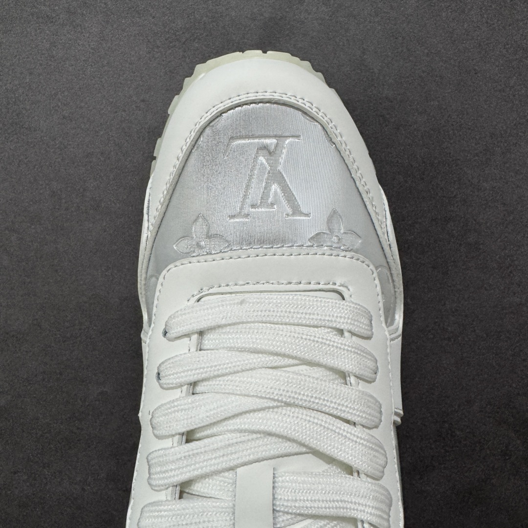 图片[8]-【广东纯原版本】LV Run Away 运动鞋 拼接 Epi 牛皮革和 Monogram 压纹粒面牛皮革，再现传统跑鞋的灵感启发。楔形外底延续标志性设计，品牌字母和标识分饰鞋舌和鞋后。Monogram 压纹粒面牛皮革和 Epi 牛皮革橡胶外底 尺码：40-45 编码：FJB390400-选品中心