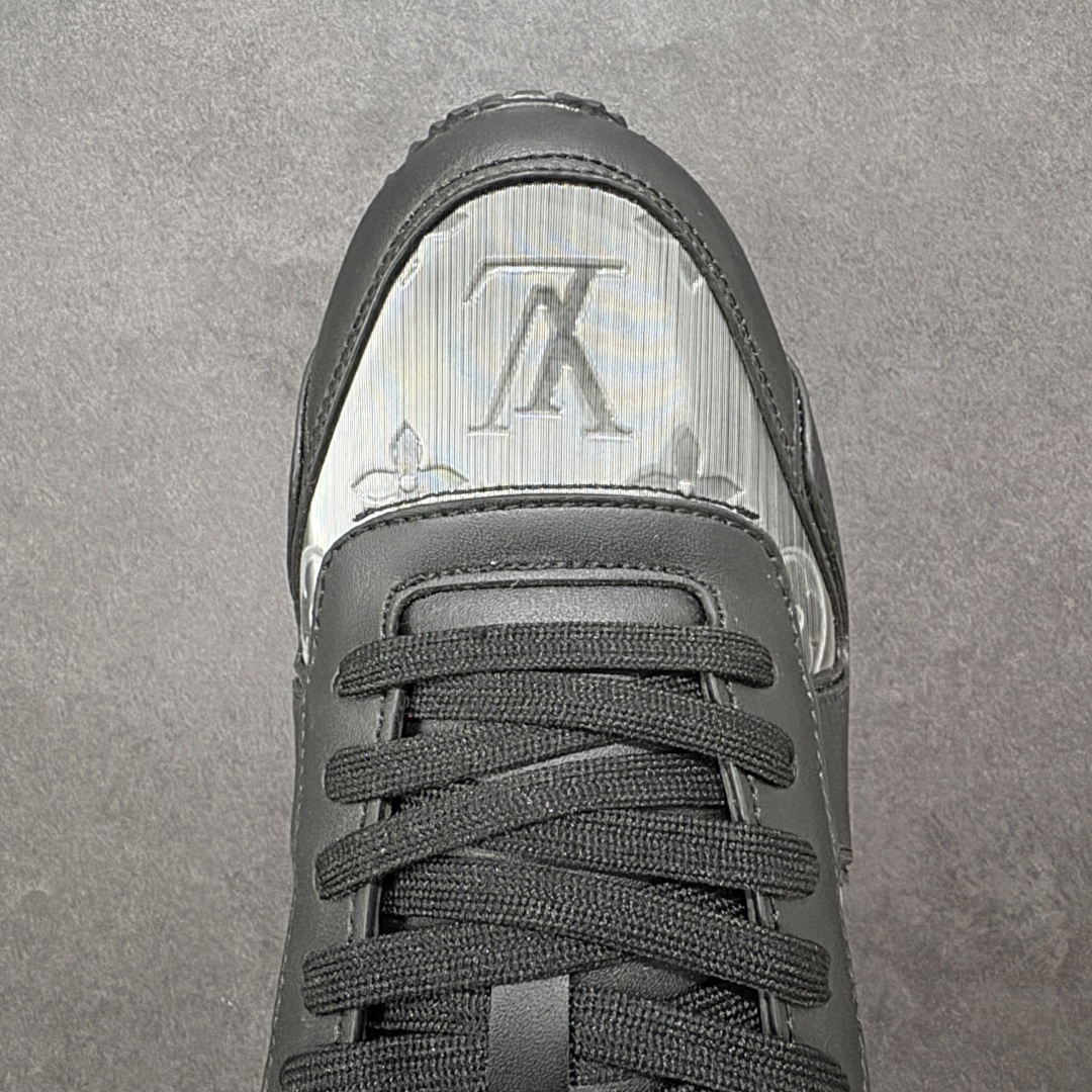 图片[8]-【广东纯原版本】LV Run Away 运动鞋 拼接 Epi 牛皮革和 Monogram 压纹粒面牛皮革，再现传统跑鞋的灵感启发。楔形外底延续标志性设计，品牌字母和标识分饰鞋舌和鞋后。Monogram 压纹粒面牛皮革和 Epi 牛皮革橡胶外底 尺码：40-45 编码：FJB390400-选品中心