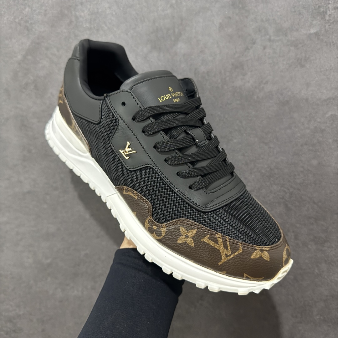图片[3]-【广东纯原版本】LV Run Away 运动鞋 拼接 Epi 牛皮革和 Monogram 压纹粒面牛皮革，再现传统跑鞋的灵感启发。楔形外底延续标志性设计，品牌字母和标识分饰鞋舌和鞋后。Monogram 压纹粒面牛皮革和 Epi 牛皮革橡胶外底 尺码：40-45 编码：FJB390400-选品中心