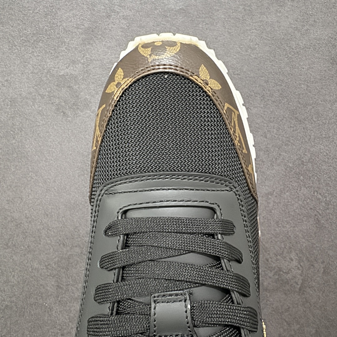 图片[8]-【广东纯原版本】LV Run Away 运动鞋 拼接 Epi 牛皮革和 Monogram 压纹粒面牛皮革，再现传统跑鞋的灵感启发。楔形外底延续标志性设计，品牌字母和标识分饰鞋舌和鞋后。Monogram 压纹粒面牛皮革和 Epi 牛皮革橡胶外底 尺码：40-45 编码：FJB390400-选品中心