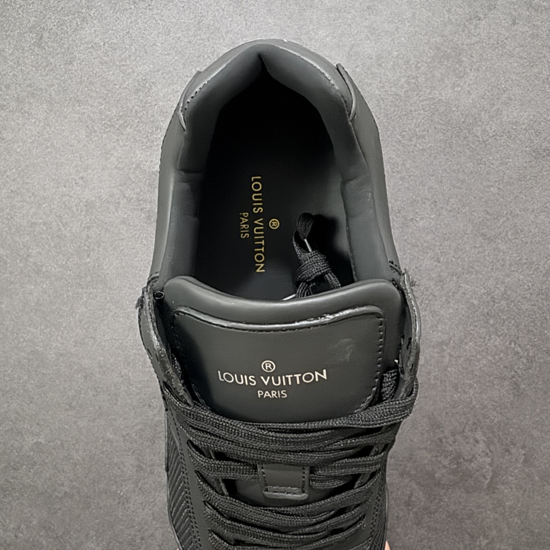 图片[7]-【广东纯原版本】LV Run Away 运动鞋 拼接 Epi 牛皮革和 Monogram 压纹粒面牛皮革，再现传统跑鞋的灵感启发。楔形外底延续标志性设计，品牌字母和标识分饰鞋舌和鞋后。Monogram 压纹粒面牛皮革和 Epi 牛皮革橡胶外底 尺码：40-45 编码：FJB390400-选品中心