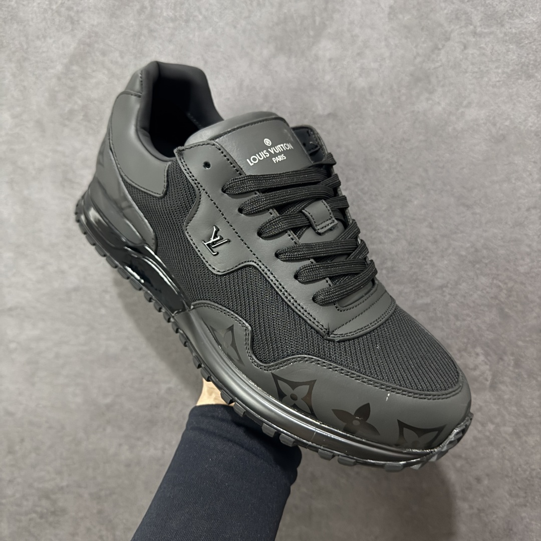 图片[3]-【广东纯原版本】LV Run Away 运动鞋 拼接 Epi 牛皮革和 Monogram 压纹粒面牛皮革，再现传统跑鞋的灵感启发。楔形外底延续标志性设计，品牌字母和标识分饰鞋舌和鞋后。Monogram 压纹粒面牛皮革和 Epi 牛皮革橡胶外底 尺码：40-45 编码：FJB390400-选品中心