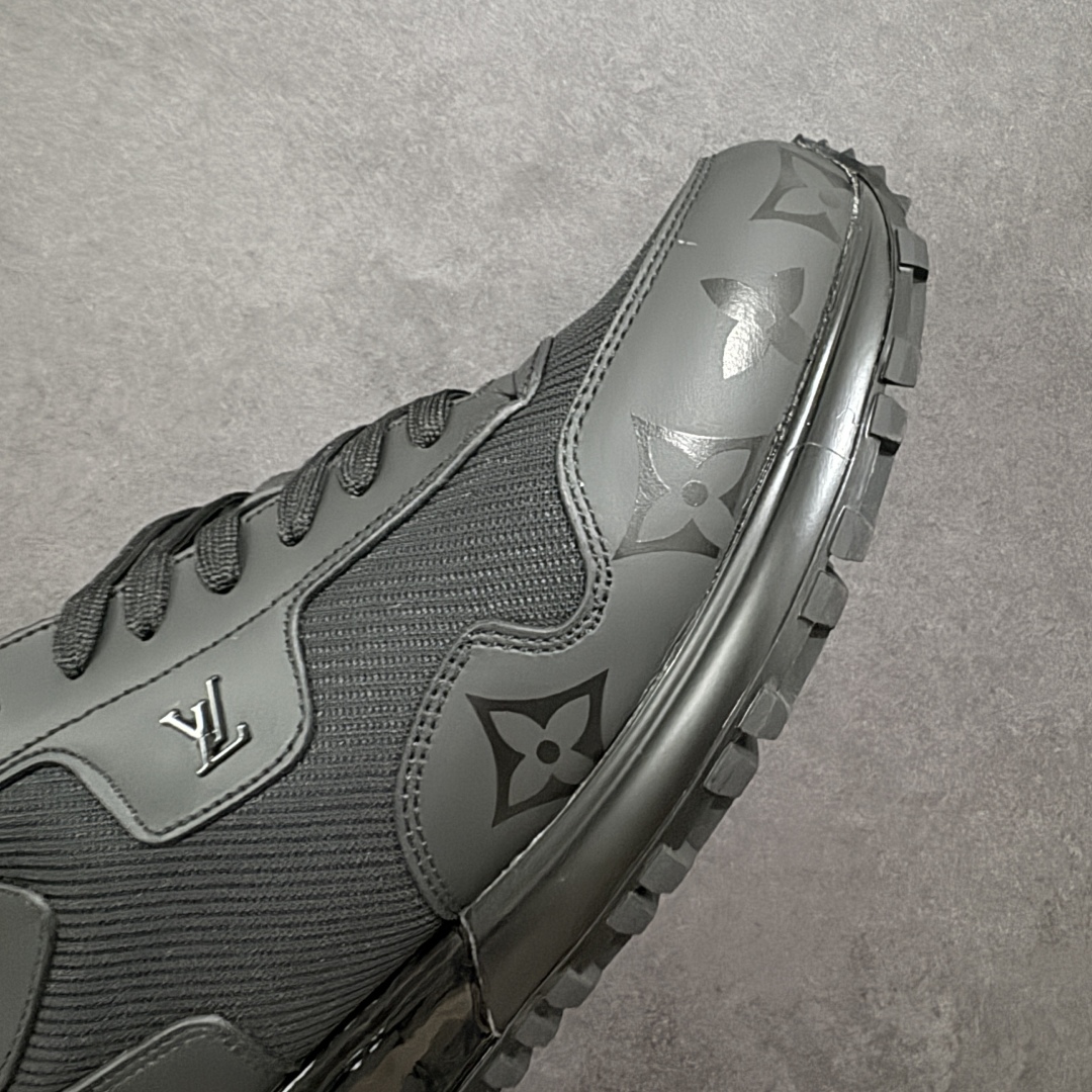 图片[5]-【广东纯原版本】LV Run Away 运动鞋 拼接 Epi 牛皮革和 Monogram 压纹粒面牛皮革，再现传统跑鞋的灵感启发。楔形外底延续标志性设计，品牌字母和标识分饰鞋舌和鞋后。Monogram 压纹粒面牛皮革和 Epi 牛皮革橡胶外底 尺码：40-45 编码：FJB390400-选品中心