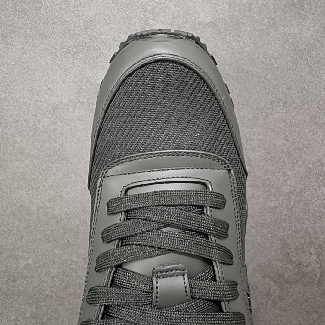 图片[8]-【广东纯原版本】LV Run Away 运动鞋 拼接 Epi 牛皮革和 Monogram 压纹粒面牛皮革，再现传统跑鞋的灵感启发。楔形外底延续标志性设计，品牌字母和标识分饰鞋舌和鞋后。Monogram 压纹粒面牛皮革和 Epi 牛皮革橡胶外底 尺码：40-45 编码：FJB390400-选品中心