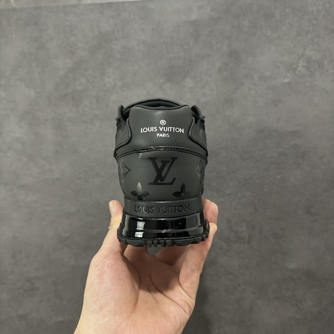 图片[4]-【广东纯原版本】LV Run Away 运动鞋 拼接 Epi 牛皮革和 Monogram 压纹粒面牛皮革，再现传统跑鞋的灵感启发。楔形外底延续标志性设计，品牌字母和标识分饰鞋舌和鞋后。Monogram 压纹粒面牛皮革和 Epi 牛皮革橡胶外底 尺码：40-45 编码：FJB390400-选品中心