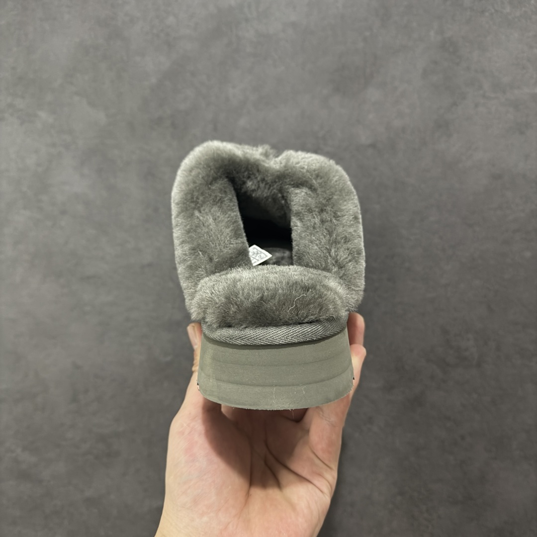 图片[4]-【SP顶级版】UGG DISQUETTE 拖鞋 秋冬羊毛一体雪地靴 W/1122550 原代工厂隆丰A级真羊毛皮一体完全遵循正平正品，精选A级羊皮毛一体材质，内里毛绒如云朵般包裹双脚，白带恒温属性一寒锁温抗冻，股季透气排湿，让双脚时刻处于干爽舒适的状态，轻量化设计搭配柔韧鞋底，每一步都似踩在软垫上，再加上贴合足型的弧度与足跟支撑，无论是居家休憩,外出通勤还是日常跑腿，全天行走也无负担。 从经典高筒靴到简约拖鞋，从基础中性色到潮流设计，既能与牛仔裤、卫衣打造随性日常，也能搭配裙子、男女同款更能轻松适配情侣穿搭。 优质羊皮毛天生耐磨损，搭配扎实工艺与防水科技加持，能抵御日常磨损与雨雪侵袭。一双穿数年仍能保持柔软质感💪🏻 尺码：35-40-选品中心