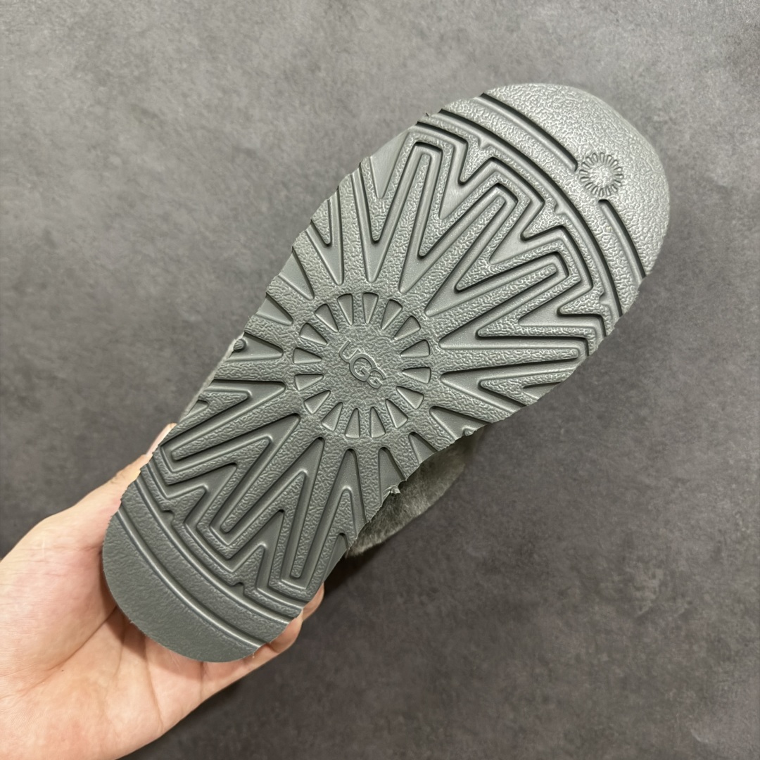 图片[9]-【SP顶级版】UGG DISQUETTE 拖鞋 秋冬羊毛一体雪地靴 W/1122550 原代工厂隆丰A级真羊毛皮一体完全遵循正平正品，精选A级羊皮毛一体材质，内里毛绒如云朵般包裹双脚，白带恒温属性一寒锁温抗冻，股季透气排湿，让双脚时刻处于干爽舒适的状态，轻量化设计搭配柔韧鞋底，每一步都似踩在软垫上，再加上贴合足型的弧度与足跟支撑，无论是居家休憩,外出通勤还是日常跑腿，全天行走也无负担。 从经典高筒靴到简约拖鞋，从基础中性色到潮流设计，既能与牛仔裤、卫衣打造随性日常，也能搭配裙子、男女同款更能轻松适配情侣穿搭。 优质羊皮毛天生耐磨损，搭配扎实工艺与防水科技加持，能抵御日常磨损与雨雪侵袭。一双穿数年仍能保持柔软质感💪🏻 尺码：35-40-选品中心