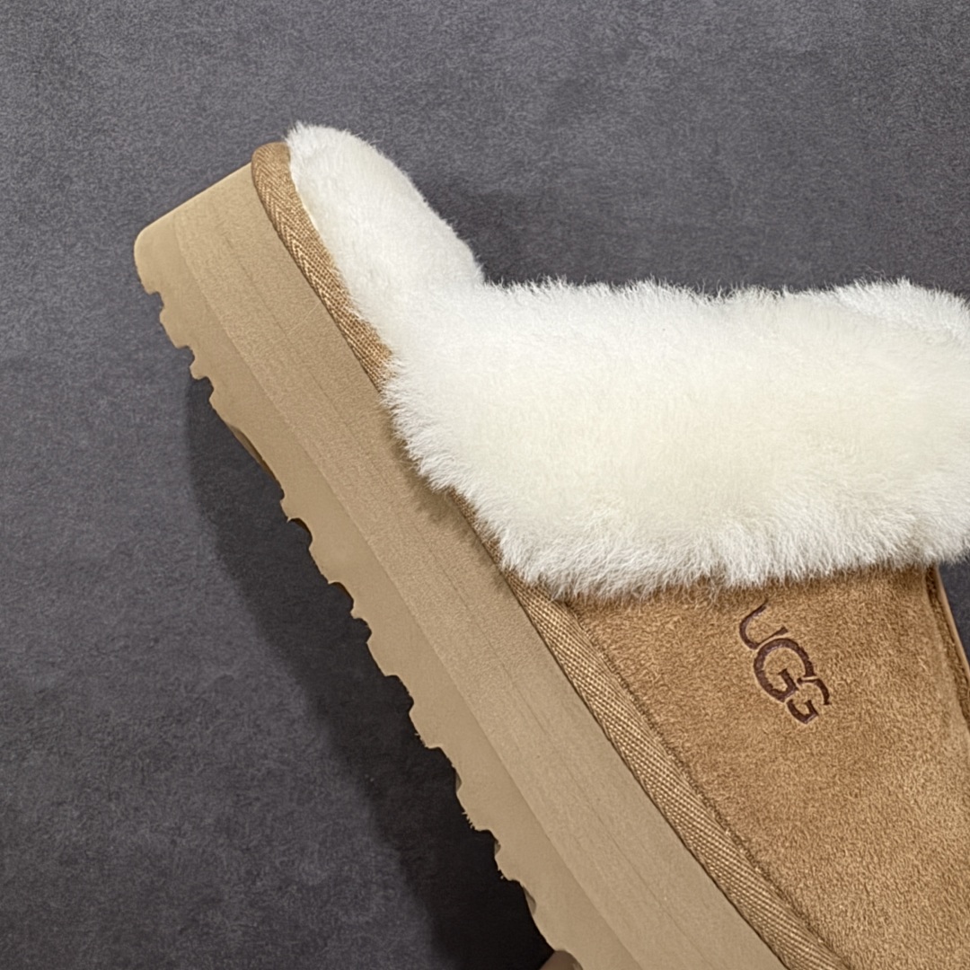 图片[6]-【SP顶级版】UGG DISQUETTE 拖鞋 秋冬羊毛一体雪地靴 W/1122550 原代工厂隆丰A级真羊毛皮一体完全遵循正平正品，精选A级羊皮毛一体材质，内里毛绒如云朵般包裹双脚，白带恒温属性一寒锁温抗冻，股季透气排湿，让双脚时刻处于干爽舒适的状态，轻量化设计搭配柔韧鞋底，每一步都似踩在软垫上，再加上贴合足型的弧度与足跟支撑，无论是居家休憩,外出通勤还是日常跑腿，全天行走也无负担。 从经典高筒靴到简约拖鞋，从基础中性色到潮流设计，既能与牛仔裤、卫衣打造随性日常，也能搭配裙子、男女同款更能轻松适配情侣穿搭。 优质羊皮毛天生耐磨损，搭配扎实工艺与防水科技加持，能抵御日常磨损与雨雪侵袭。一双穿数年仍能保持柔软质感💪🏻 尺码：35-40-选品中心