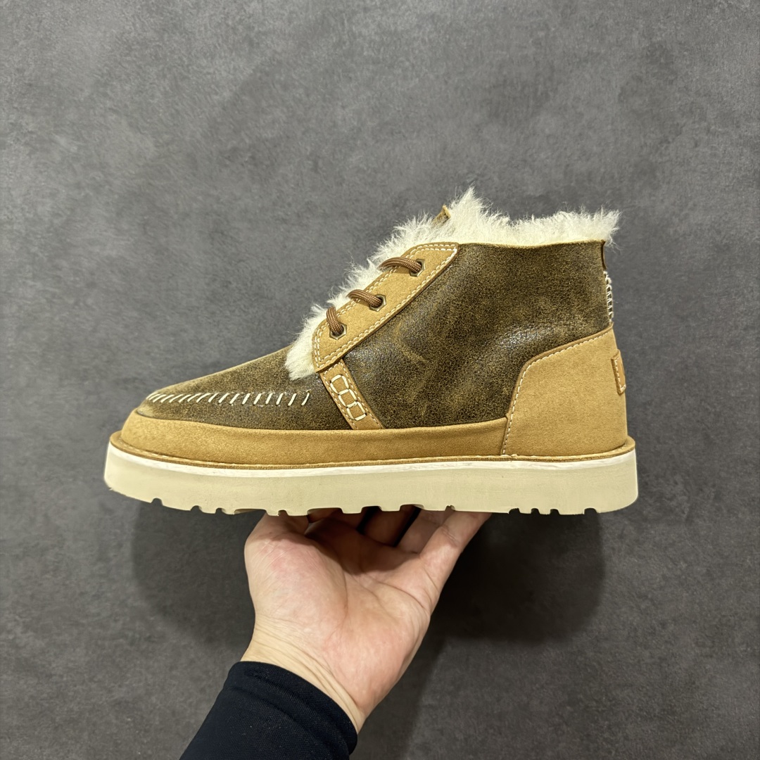 图片[2]-【SP顶级版】UGG TASMAS 秋冬羊毛一体雪地靴 W/1144016 原代工厂隆丰A级真羊毛皮一体完全遵循正平正品，精选A级羊皮毛一体材质，内里毛绒如云朵般包裹双脚，白带恒温属性一寒锁温抗冻，股季透气排湿，让双脚时刻处于干爽舒适的状态，轻量化设计搭配柔韧鞋底，每一步都似踩在软垫上，再加上贴合足型的弧度与足跟支撑，无论是居家休憩,外出通勤还是日常跑腿，全天行走也无负担。 从经典高筒靴到简约拖鞋，从基础中性色到潮流设计，既能与牛仔裤、卫衣打造随性日常，也能搭配裙子、男女同款更能轻松适配情侣穿搭。 优质羊皮毛天生耐磨损，搭配扎实工艺与防水科技加持，能抵御日常磨损与雨雪侵袭。一双穿数年仍能保持柔软质感💪🏻 尺码：39-45-选品中心