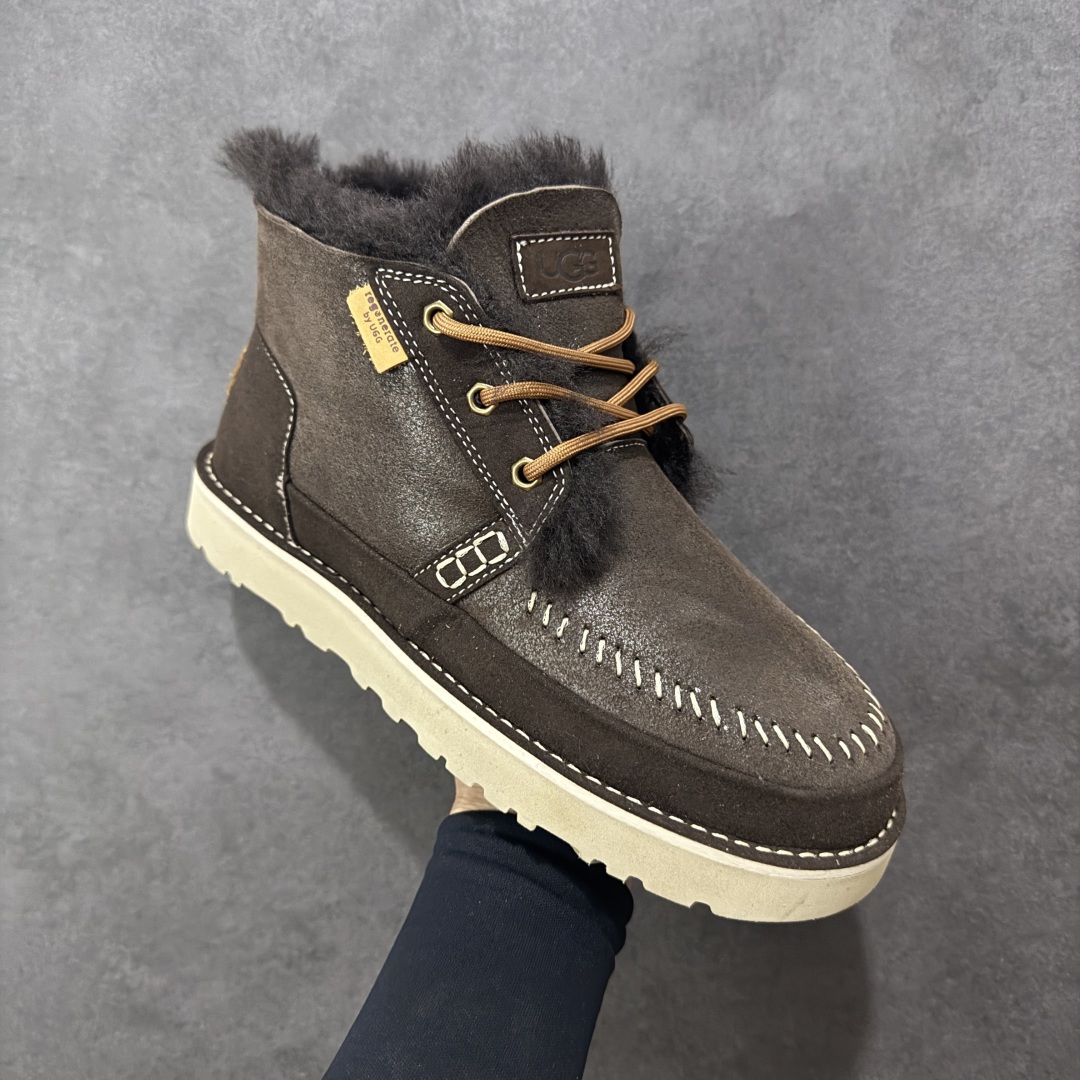 图片[3]-【SP顶级版】UGG TASMAS 秋冬羊毛一体雪地靴 W/1144016 原代工厂隆丰A级真羊毛皮一体完全遵循正平正品，精选A级羊皮毛一体材质，内里毛绒如云朵般包裹双脚，白带恒温属性一寒锁温抗冻，股季透气排湿，让双脚时刻处于干爽舒适的状态，轻量化设计搭配柔韧鞋底，每一步都似踩在软垫上，再加上贴合足型的弧度与足跟支撑，无论是居家休憩,外出通勤还是日常跑腿，全天行走也无负担。 从经典高筒靴到简约拖鞋，从基础中性色到潮流设计，既能与牛仔裤、卫衣打造随性日常，也能搭配裙子、男女同款更能轻松适配情侣穿搭。 优质羊皮毛天生耐磨损，搭配扎实工艺与防水科技加持，能抵御日常磨损与雨雪侵袭。一双穿数年仍能保持柔软质感💪🏻 尺码：39-45-选品中心