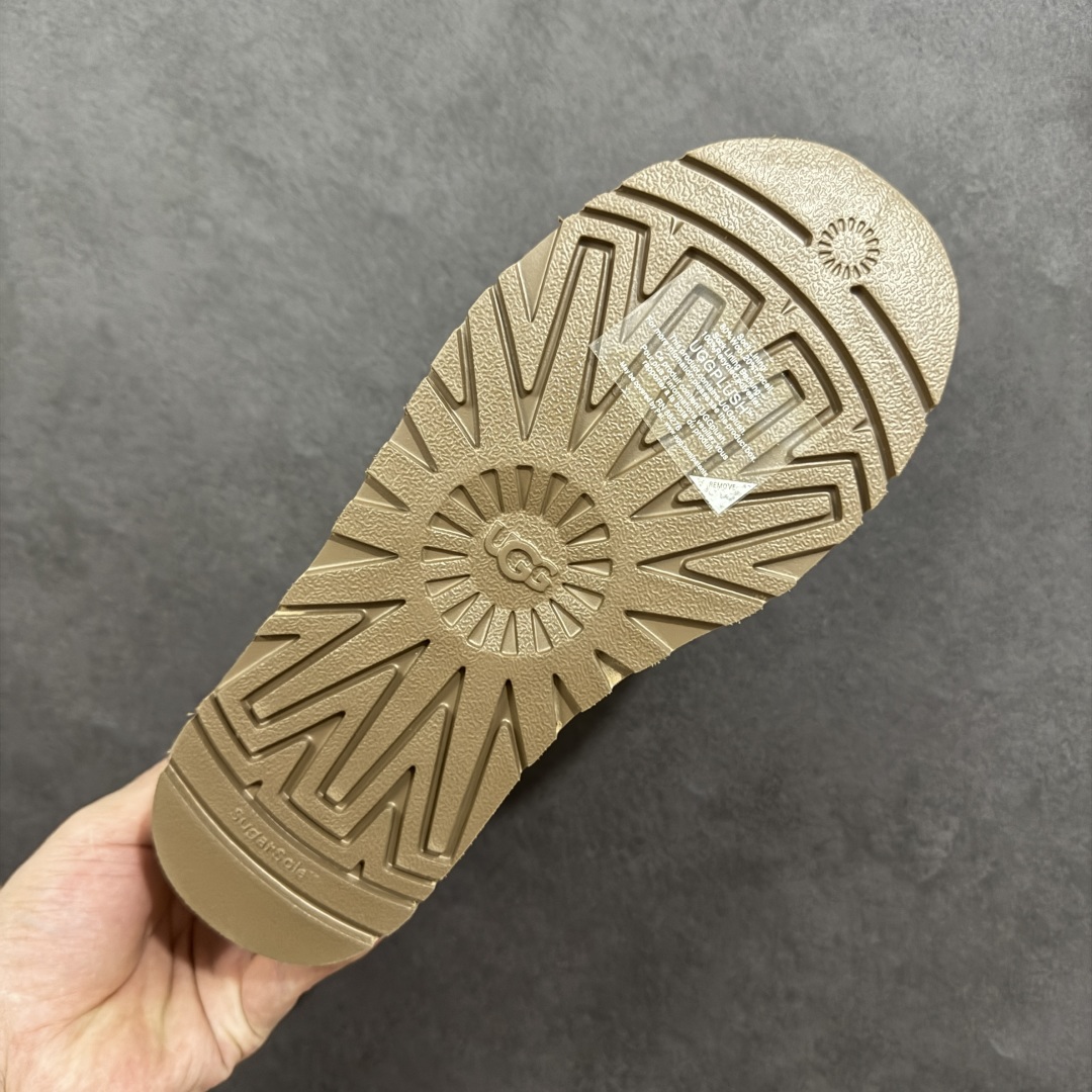 图片[9]-【SP顶级版】UGG TAZZ MAXI TASMAN 秋冬羊毛一体雪地靴 W/1158224 原代工厂隆丰A级真羊毛皮一体完全遵循正平正品，精选A级羊皮毛一体材质，内里毛绒如云朵般包裹双脚，白带恒温属性一寒锁温抗冻，股季透气排湿，让双脚时刻处于干爽舒适的状态，轻量化设计搭配柔韧鞋底，每一步都似踩在软垫上，再加上贴合足型的弧度与足跟支撑，无论是居家休憩,外出通勤还是日常跑腿，全天行走也无负担。 从经典高筒靴到简约拖鞋，从基础中性色到潮流设计，既能与牛仔裤、卫衣打造随性日常，也能搭配裙子、男女同款更能轻松适配情侣穿搭。 优质羊皮毛天生耐磨损，搭配扎实工艺与防水科技加持，能抵御日常磨损与雨雪侵袭。一双穿数年仍能保持柔软质感💪🏻 尺码：35-40-选品中心