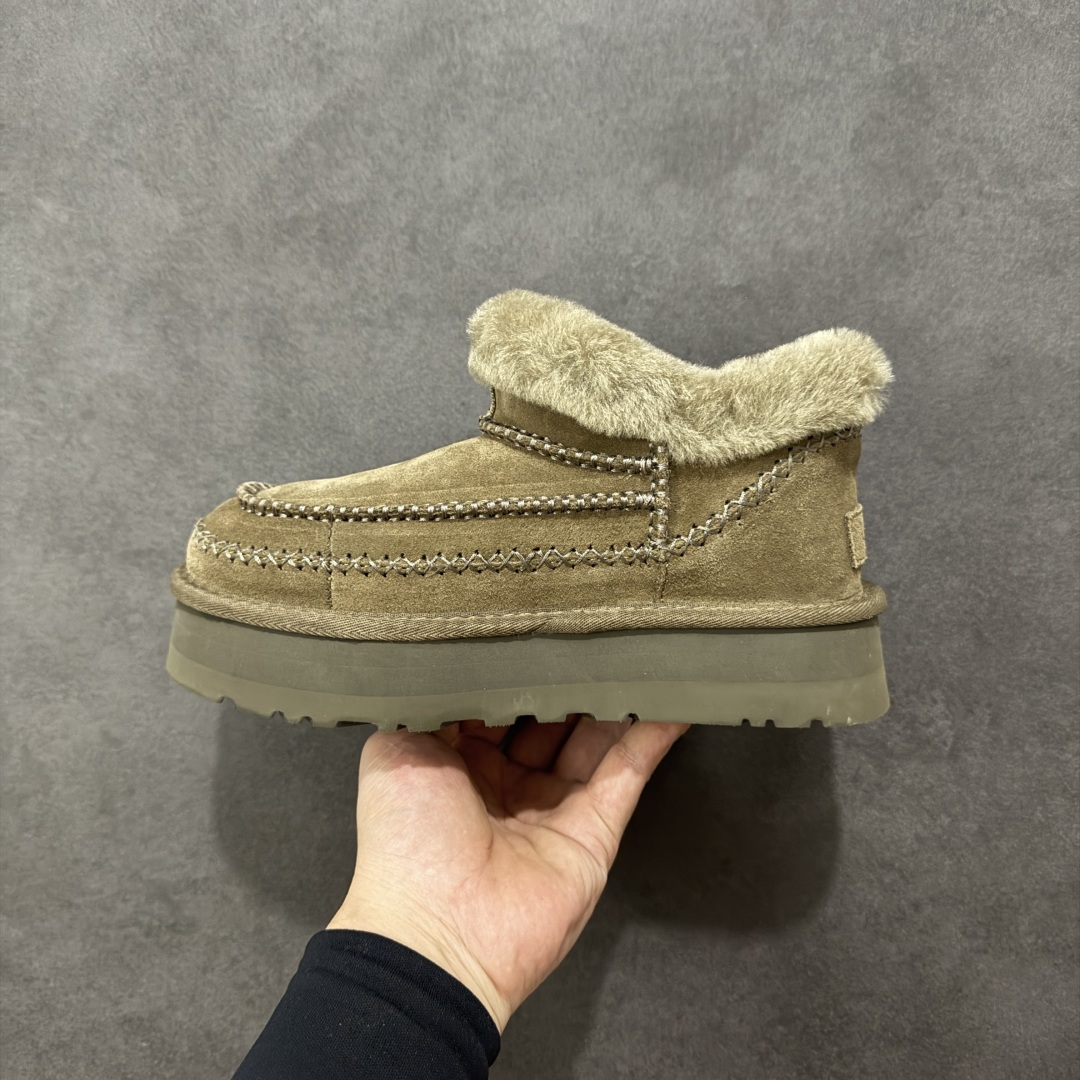 图片[2]-【SP顶级版】UGG TAZZ MAXI TASMAN 秋冬羊毛一体雪地靴 W/1158224 原代工厂隆丰A级真羊毛皮一体完全遵循正平正品，精选A级羊皮毛一体材质，内里毛绒如云朵般包裹双脚，白带恒温属性一寒锁温抗冻，股季透气排湿，让双脚时刻处于干爽舒适的状态，轻量化设计搭配柔韧鞋底，每一步都似踩在软垫上，再加上贴合足型的弧度与足跟支撑，无论是居家休憩,外出通勤还是日常跑腿，全天行走也无负担。 从经典高筒靴到简约拖鞋，从基础中性色到潮流设计，既能与牛仔裤、卫衣打造随性日常，也能搭配裙子、男女同款更能轻松适配情侣穿搭。 优质羊皮毛天生耐磨损，搭配扎实工艺与防水科技加持，能抵御日常磨损与雨雪侵袭。一双穿数年仍能保持柔软质感💪🏻 尺码：35-40-选品中心