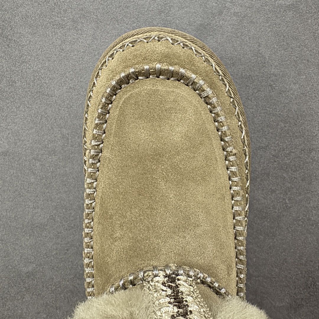 图片[8]-【SP顶级版】UGG TAZZ MAXI TASMAN 秋冬羊毛一体雪地靴 W/1158224 原代工厂隆丰A级真羊毛皮一体完全遵循正平正品，精选A级羊皮毛一体材质，内里毛绒如云朵般包裹双脚，白带恒温属性一寒锁温抗冻，股季透气排湿，让双脚时刻处于干爽舒适的状态，轻量化设计搭配柔韧鞋底，每一步都似踩在软垫上，再加上贴合足型的弧度与足跟支撑，无论是居家休憩,外出通勤还是日常跑腿，全天行走也无负担。 从经典高筒靴到简约拖鞋，从基础中性色到潮流设计，既能与牛仔裤、卫衣打造随性日常，也能搭配裙子、男女同款更能轻松适配情侣穿搭。 优质羊皮毛天生耐磨损，搭配扎实工艺与防水科技加持，能抵御日常磨损与雨雪侵袭。一双穿数年仍能保持柔软质感💪🏻 尺码：35-40-选品中心