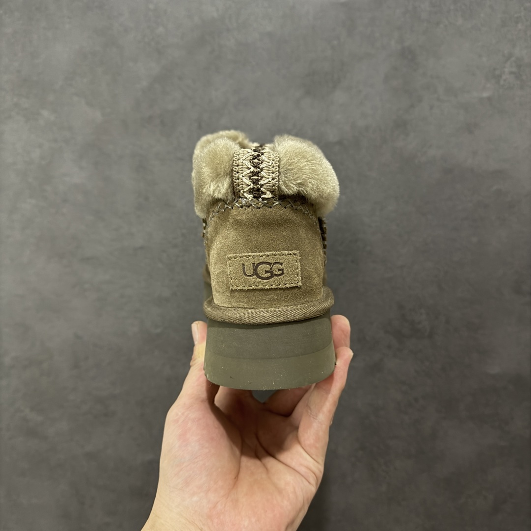 图片[4]-【SP顶级版】UGG TAZZ MAXI TASMAN 秋冬羊毛一体雪地靴 W/1158224 原代工厂隆丰A级真羊毛皮一体完全遵循正平正品，精选A级羊皮毛一体材质，内里毛绒如云朵般包裹双脚，白带恒温属性一寒锁温抗冻，股季透气排湿，让双脚时刻处于干爽舒适的状态，轻量化设计搭配柔韧鞋底，每一步都似踩在软垫上，再加上贴合足型的弧度与足跟支撑，无论是居家休憩,外出通勤还是日常跑腿，全天行走也无负担。 从经典高筒靴到简约拖鞋，从基础中性色到潮流设计，既能与牛仔裤、卫衣打造随性日常，也能搭配裙子、男女同款更能轻松适配情侣穿搭。 优质羊皮毛天生耐磨损，搭配扎实工艺与防水科技加持，能抵御日常磨损与雨雪侵袭。一双穿数年仍能保持柔软质感💪🏻 尺码：35-40-选品中心