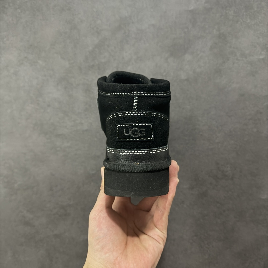 图片[4]-【SP顶级版】UGG M CLASSIC UL TRA MINI 秋冬羊毛一体雪地靴 W/1158276 原代工厂隆丰A级真羊毛皮一体完全遵循正平正品，精选A级羊皮毛一体材质，内里毛绒如云朵般包裹双脚，白带恒温属性一寒锁温抗冻，股季透气排湿，让双脚时刻处于干爽舒适的状态，轻量化设计搭配柔韧鞋底，每一步都似踩在软垫上，再加上贴合足型的弧度与足跟支撑，无论是居家休憩,外出通勤还是日常跑腿，全天行走也无负担。 从经典高筒靴到简约拖鞋，从基础中性色到潮流设计，既能与牛仔裤、卫衣打造随性日常，也能搭配裙子、男女同款更能轻松适配情侣穿搭。 优质羊皮毛天生耐磨损，搭配扎实工艺与防水科技加持，能抵御日常磨损与雨雪侵袭。一双穿数年仍能保持柔软质感💪🏻 尺码：39-45-选品中心