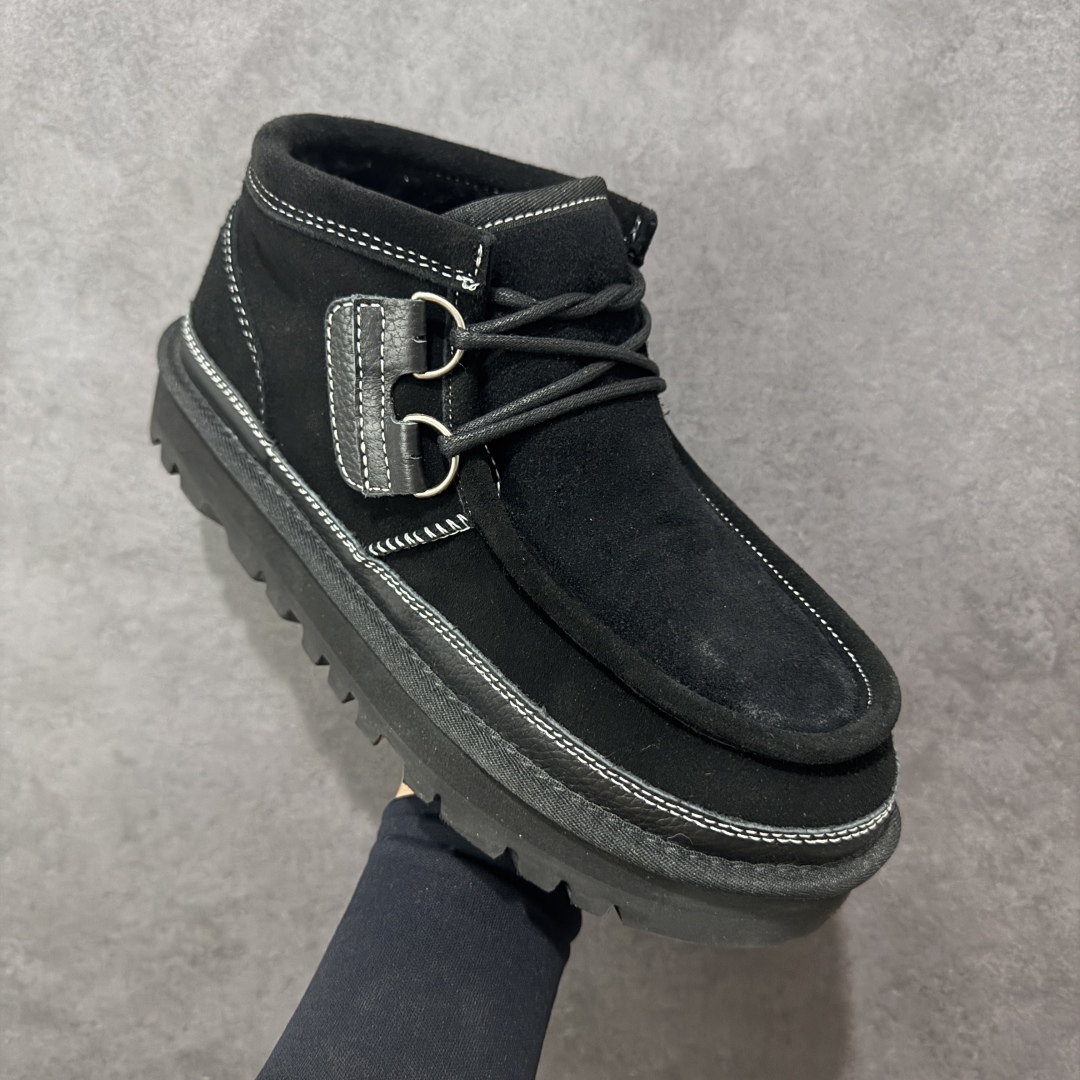 图片[3]-【SP顶级版】UGG M CLASSIC UL TRA MINI 秋冬羊毛一体雪地靴 W/1158276 原代工厂隆丰A级真羊毛皮一体完全遵循正平正品，精选A级羊皮毛一体材质，内里毛绒如云朵般包裹双脚，白带恒温属性一寒锁温抗冻，股季透气排湿，让双脚时刻处于干爽舒适的状态，轻量化设计搭配柔韧鞋底，每一步都似踩在软垫上，再加上贴合足型的弧度与足跟支撑，无论是居家休憩,外出通勤还是日常跑腿，全天行走也无负担。 从经典高筒靴到简约拖鞋，从基础中性色到潮流设计，既能与牛仔裤、卫衣打造随性日常，也能搭配裙子、男女同款更能轻松适配情侣穿搭。 优质羊皮毛天生耐磨损，搭配扎实工艺与防水科技加持，能抵御日常磨损与雨雪侵袭。一双穿数年仍能保持柔软质感💪🏻 尺码：39-45-选品中心