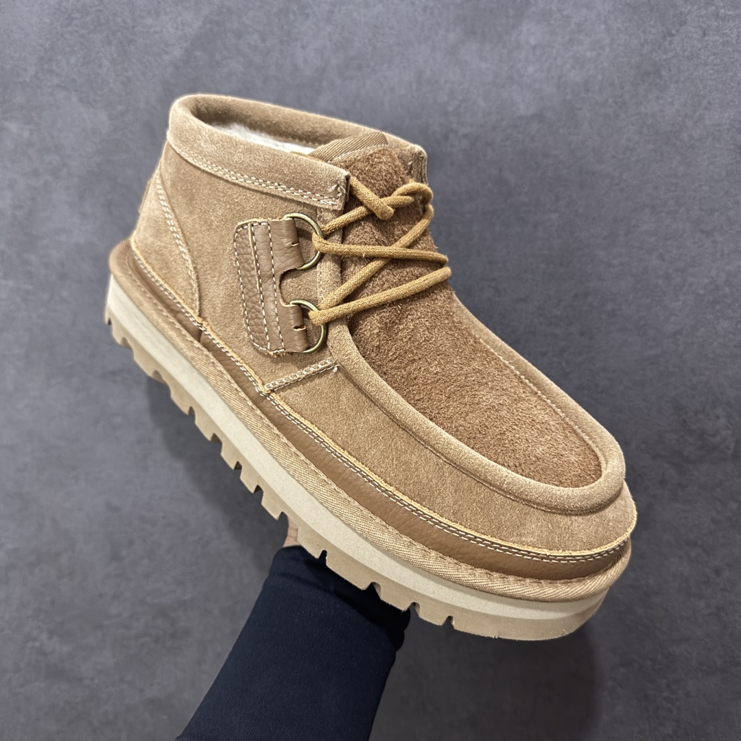 图片[3]-【SP顶级版】UGG M CLASSIC UL TRA MINI 秋冬羊毛一体雪地靴 W/1158276 原代工厂隆丰A级真羊毛皮一体完全遵循正平正品，精选A级羊皮毛一体材质，内里毛绒如云朵般包裹双脚，白带恒温属性一寒锁温抗冻，股季透气排湿，让双脚时刻处于干爽舒适的状态，轻量化设计搭配柔韧鞋底，每一步都似踩在软垫上，再加上贴合足型的弧度与足跟支撑，无论是居家休憩,外出通勤还是日常跑腿，全天行走也无负担。 从经典高筒靴到简约拖鞋，从基础中性色到潮流设计，既能与牛仔裤、卫衣打造随性日常，也能搭配裙子、男女同款更能轻松适配情侣穿搭。 优质羊皮毛天生耐磨损，搭配扎实工艺与防水科技加持，能抵御日常磨损与雨雪侵袭。一双穿数年仍能保持柔软质感💪🏻 尺码：39-45-选品中心