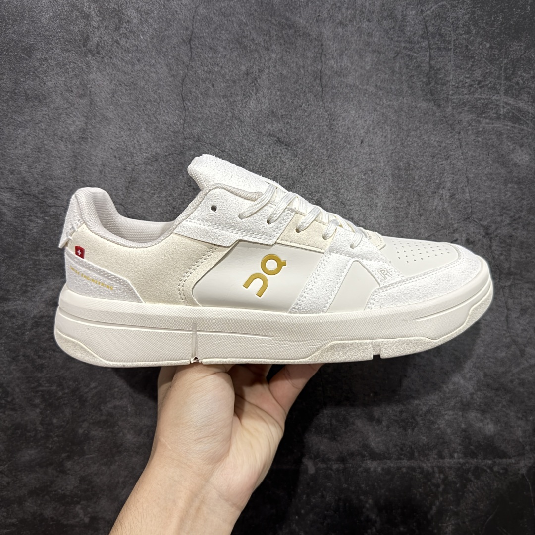 【公司级】THE Roger Clubhouse 复古单品 费德勒 x On 昂跑 减震舒适板鞋 #鞋款以网球为灵感的运动休闲鞋,大胆的复古外观与革新科技融合,助力运动生活的活力探索,让你尽享全天候舒适;多层叠加的环保人造皮革打造富有质感的鞋面,结合缝线、透气孔细节,体现恰到好处的复古美学。多款配色打破网球场的固有规则,带来焕然一新的视觉享受 货号:3MF10541534 尺码:36 37.5 38 39 40 41 42 43 44 45 编码:AYB230240-选品中心
