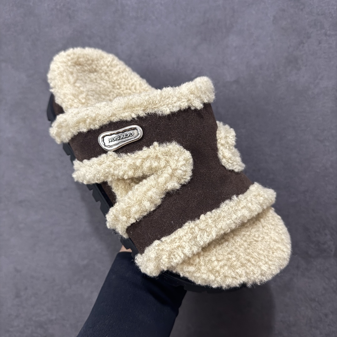 图片[3]-【公司级】GG-CC 2025 路易暖茶 秋冬新款 5.5CM 厚底增高 百搭勃肯半拖 这款毛毛拖采用了柔软的绒毛材质，搭配上经典的棕色设计，既温暖又充满时尚感。 厚实的绒毛不仅提供了极佳的保暖效果，还让你的双脚享受极致的舒适。 货号：G25Y9084B 尺码：35 36 37 38 39 40 编码：TLB270280-选品中心