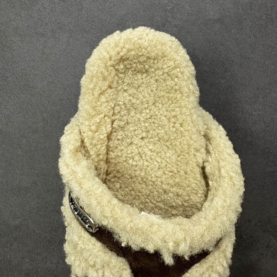 图片[7]-【公司级】GG-CC 2025 路易暖茶 秋冬新款 5.5CM 厚底增高 百搭勃肯半拖 这款毛毛拖采用了柔软的绒毛材质，搭配上经典的棕色设计，既温暖又充满时尚感。 厚实的绒毛不仅提供了极佳的保暖效果，还让你的双脚享受极致的舒适。 货号：G25Y9084B 尺码：35 36 37 38 39 40 编码：TLB270280-选品中心