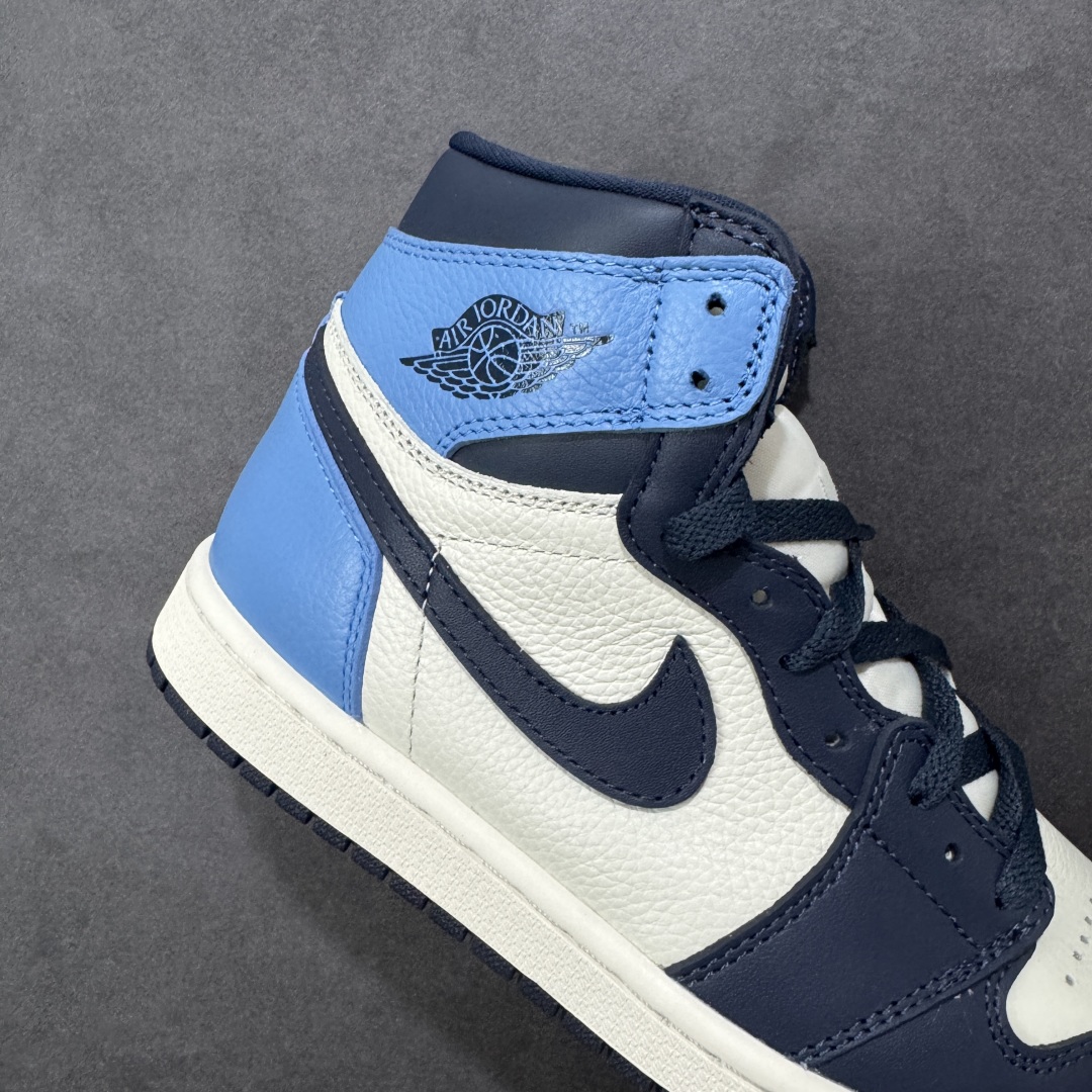 图片[6]-【公司级头层】Air Jordan 1 Retro High OG “Dark Mocha” 高帮 黑曜石 小倒勾 AJ1 乔丹1代 aj1 乔1 高邦 小倒钩 乔丹篮球鞋系列 整双鞋的配色设计以超高人气的黑脚趾 Air Jordan 1 为基础，在白色鞋面上加入黑色鞋身框架勾勒，黑色 Swoosh Logo 装饰侧身。这双鞋的亮点自然在后跟部位，后跟采用类似 Travis Scott x Air Jordan 1 联名的深棕色收尾，与鞋舌黑棕标签呼应，整体构色方案既有反勾的气质，又兼具十足 OG 格调。虽然整体辨识度不算太高，但百搭属性更高，应该能成为不少喜欢低调风格高级质感玩家们的选择。 货号：555088-140 尺码：36 36.5 37.5 38 38.5 39 40 40.5 41 42 42.5 43 44 44.5 45 46 47.5 编码：FSB280290-选品中心