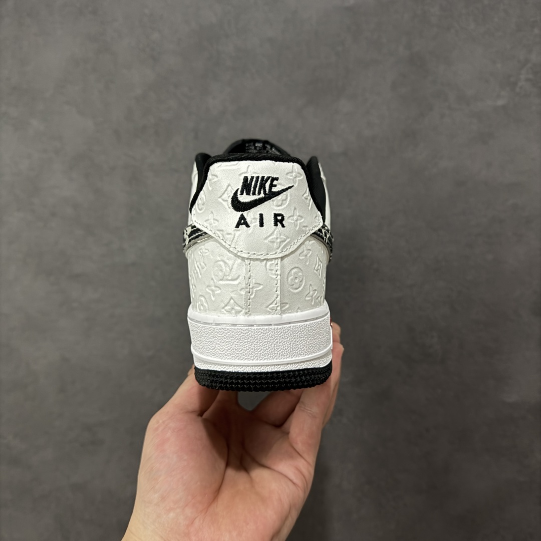 图片[4]-【定制版】Nike Air Force 1 \’07 Low “LV联名—白黑立体印刷” 高端定制 低帮休闲板鞋 定制鞋盒 大厂纯原品质出货 超高清洁度 皮料切割干净无任何毛边 细节完美 货号：XL1979-111 尺码：36 36.5 37.5 38 38.5 39 40 40.5 41 42 42.5 43 44 44.5 45 编码：QFB310320-选品中心