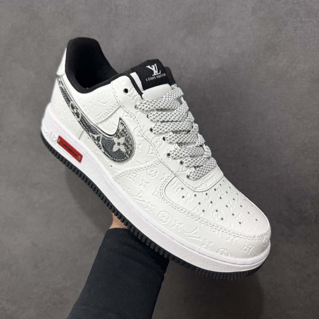 图片[3]-【定制版】Nike Air Force 1 \’07 Low “LV联名—白黑立体印刷” 高端定制 低帮休闲板鞋 定制鞋盒 大厂纯原品质出货 超高清洁度 皮料切割干净无任何毛边 细节完美 货号：XL1979-111 尺码：36 36.5 37.5 38 38.5 39 40 40.5 41 42 42.5 43 44 44.5 45 编码：QFB310320-选品中心