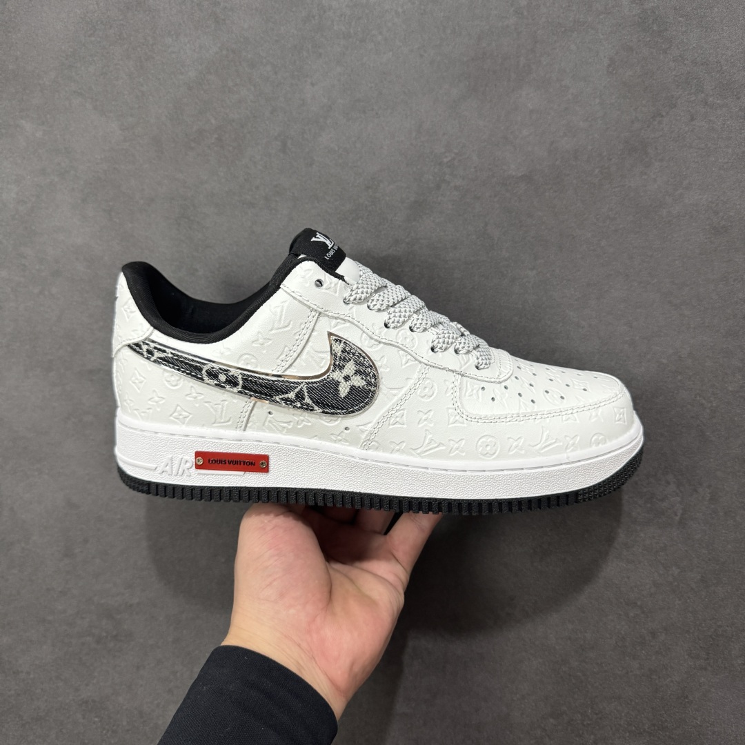 【定制版】Nike Air Force 1 \'07 Low “LV联名---白黑立体印刷” 高端定制 低帮休闲板鞋 定制鞋盒 大厂纯原品质出货 超高清洁度 皮料切割干净无任何毛边 细节完美 货号:XL1979-111 尺码:36 36.5 37.5 38 38.5 39 40 40.5 41 42 42.5 43 44 44.5 45 编码:QFB310320-选品中心