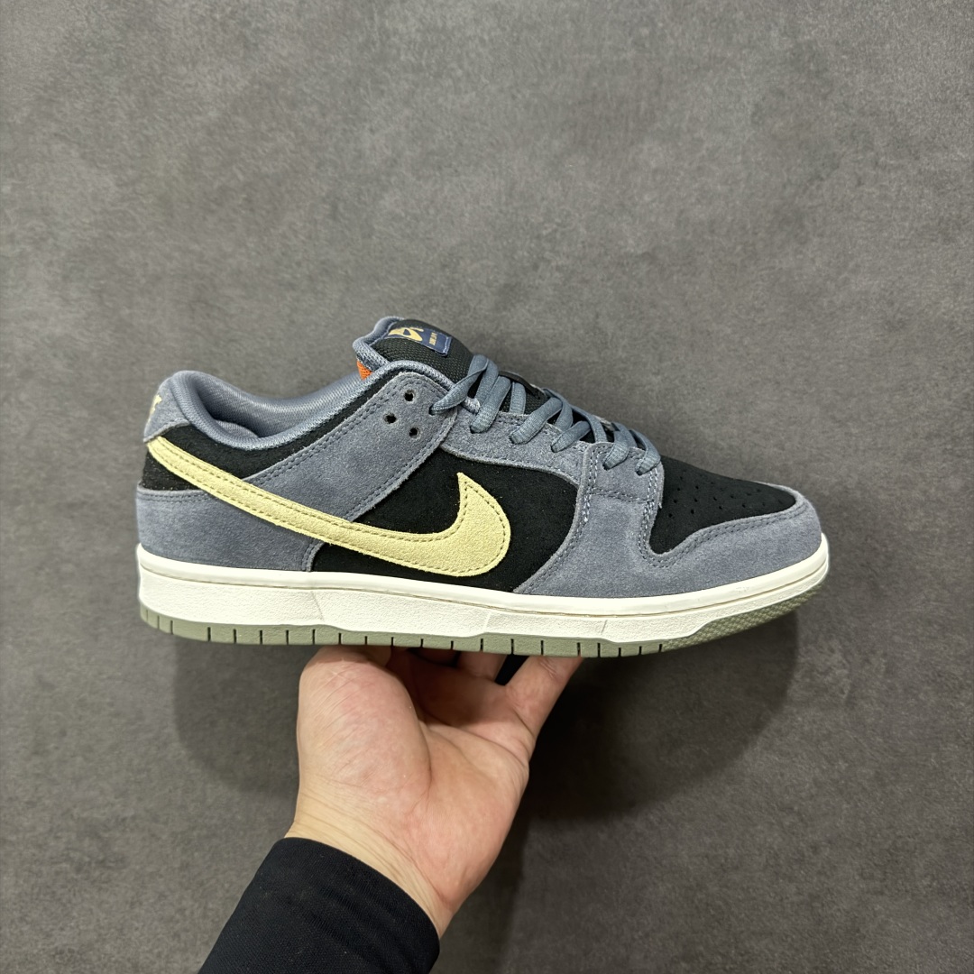 【YC版本】Nike Dunk SB “Dust Noir” 雾灰蓝 黑蓝 此款以简约大方的造型设计,给人以随性休闲的时尚格调,穿着舒适轻便,运动灵活自如,满足日常个性穿搭。 货号: HF3063-002 尺码: 40 40.5 41 42 42.5 43 44 44.5 45 45.5 46 编码:HXSB310320-选品中心