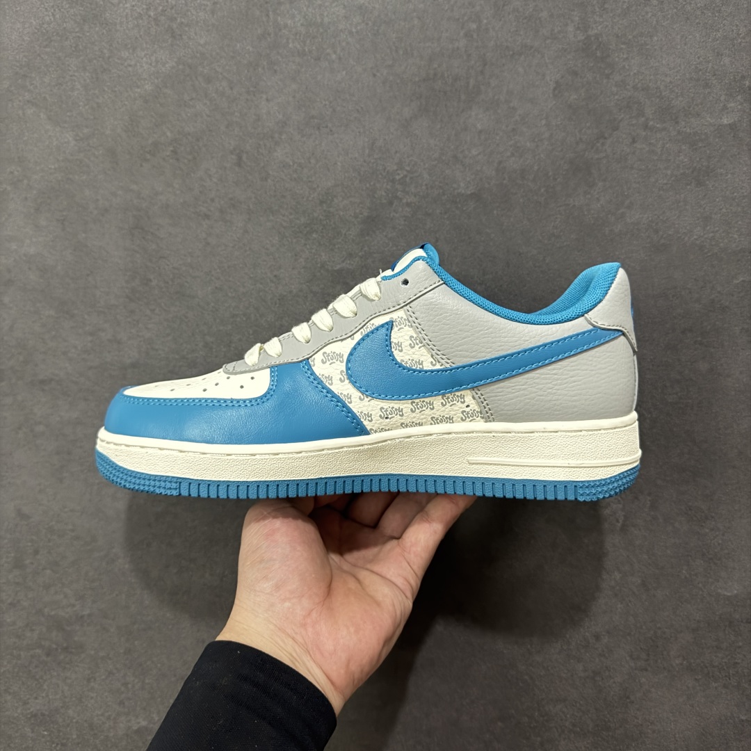 图片[2]-【定制版】Nike Air Force 1\’07 Low 斯图西联名 奶白蓝灰 空军一号低帮休闲板鞋  #定制鞋盒 超高清洁度 皮料切割干净无任何毛边 细节完美 货号：XD2588-607  尺码：36 36.5 37.5 38 38.5 39 40 40.5 41 42 42.5 43 44 44.5 45-选品中心