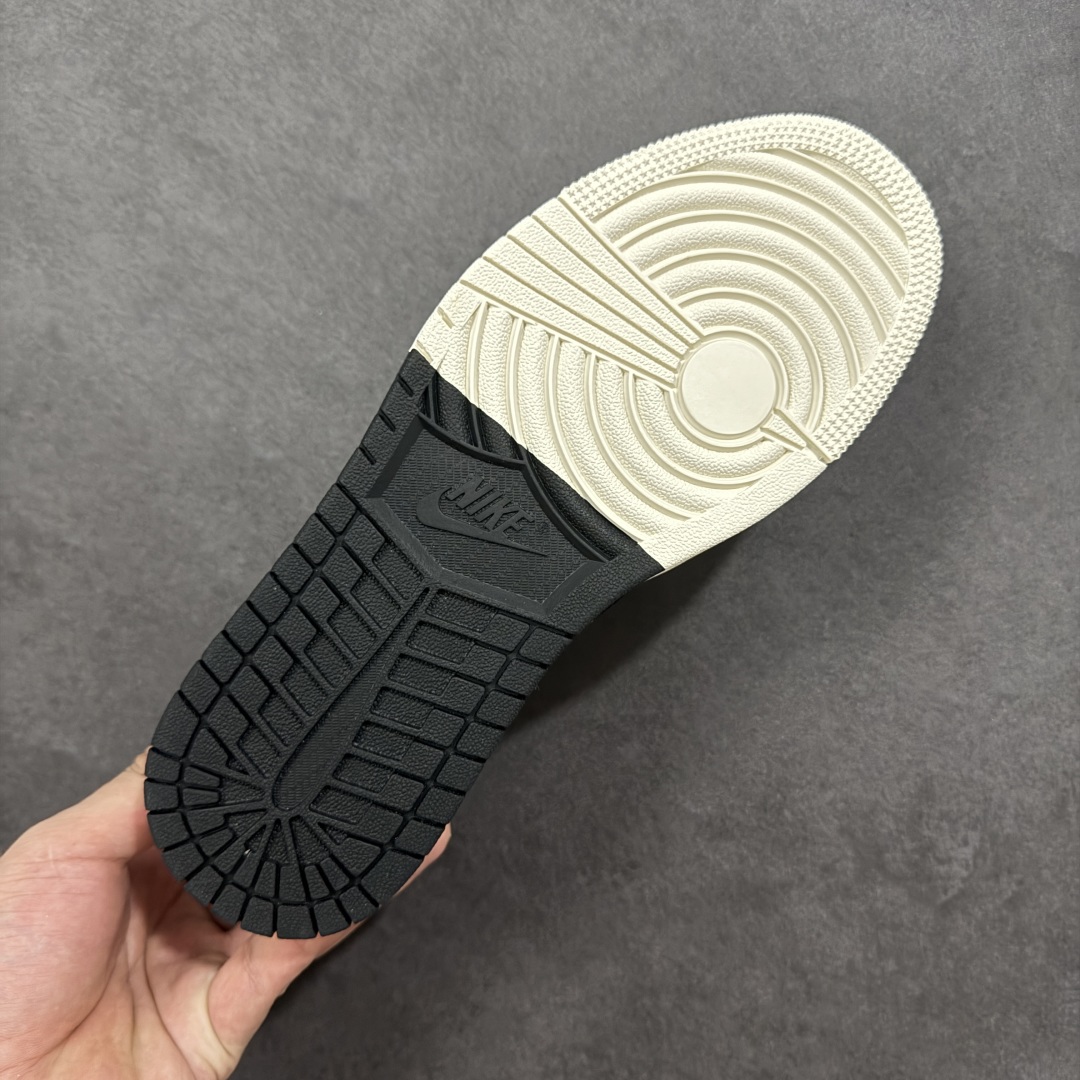 图片[9]-【定制版】Travis Scott x Fragment Design x Air Jordan 1 Low OG SP AJ1 乔1LV联名 黑武士涂鸦 低帮文化休闲板鞋 CX5050-Y29  #多方联名合作融合了Travis Scott 独特的音乐风格，藤原浩个性的设计风格以及Jordan品牌的经典元素 使其成为一双具有独特身份和价值的鞋子 清新而立体的外观加上联名标识更突出了其独特身份 这种配色方案显示出活力和时尚感 在视觉上引人注目 鞋身的质感和细腻的细节处理使其显得高端而格调十足 这款“倒钩”联名是设计与创意完美结合 融合多方的个性风格是一款备受瞩目的潮流鞋款  尺码：36 36.5 37.5 38 38.5 39 40 40.5 41 42 42.5 43 44 44.5 45 编码：HXSB330340-选品中心