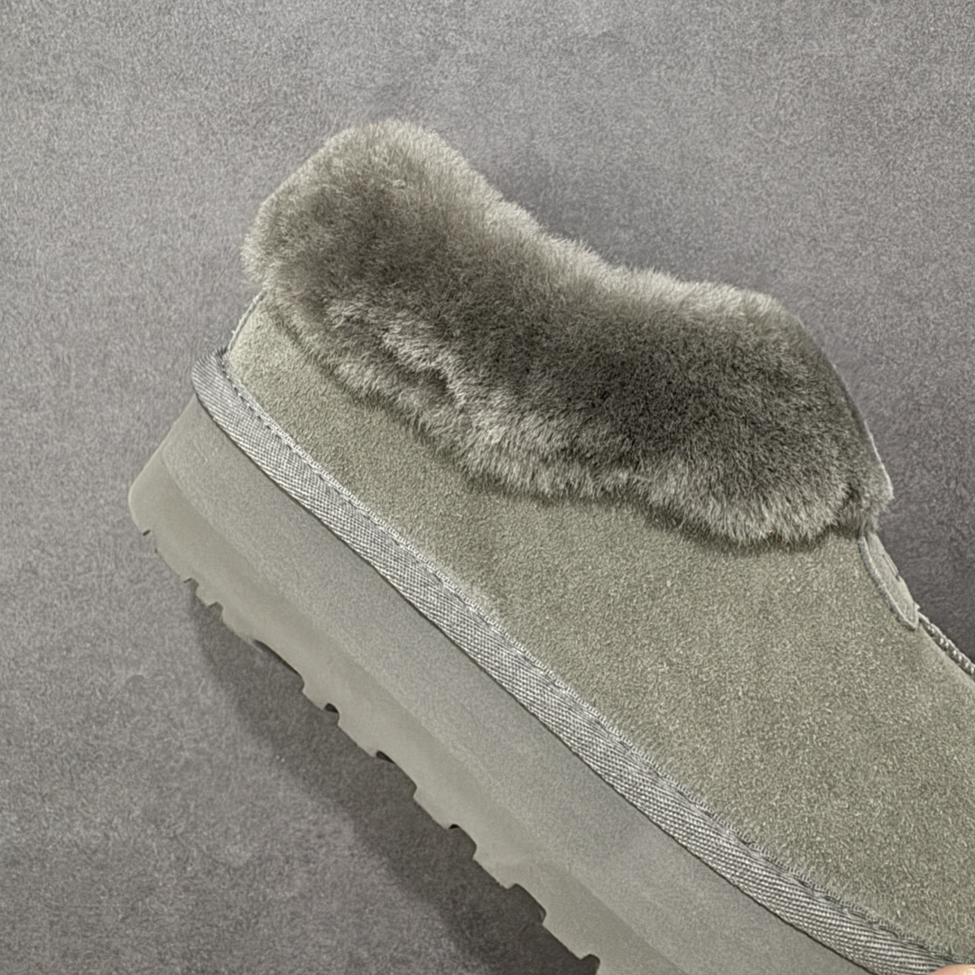 图片[6]-【SP顶级版】UGG W TATST 秋冬羊毛一体雪地靴 W/1134810 原代工厂隆丰A级真羊毛皮一体完全遵循正平正品，精选A级羊皮毛一体材质，内里毛绒如云朵般包裹双脚，白带恒温属性一寒锁温抗冻，股季透气排湿，让双脚时刻处于干爽舒适的状态，轻量化设计搭配柔韧鞋底，每一步都似踩在软垫上，再加上贴合足型的弧度与足跟支撑，无论是居家休憩,外出通勤还是日常跑腿，全天行走也无负担。 从经典高筒靴到简约拖鞋，从基础中性色到潮流设计，既能与牛仔裤、卫衣打造随性日常，也能搭配裙子、男女同款更能轻松适配情侣穿搭。 优质羊皮毛天生耐磨损，搭配扎实工艺与防水科技加持，能抵御日常磨损与雨雪侵袭。一双穿数年仍能保持柔软质感💪🏻 尺码：35-40-选品中心