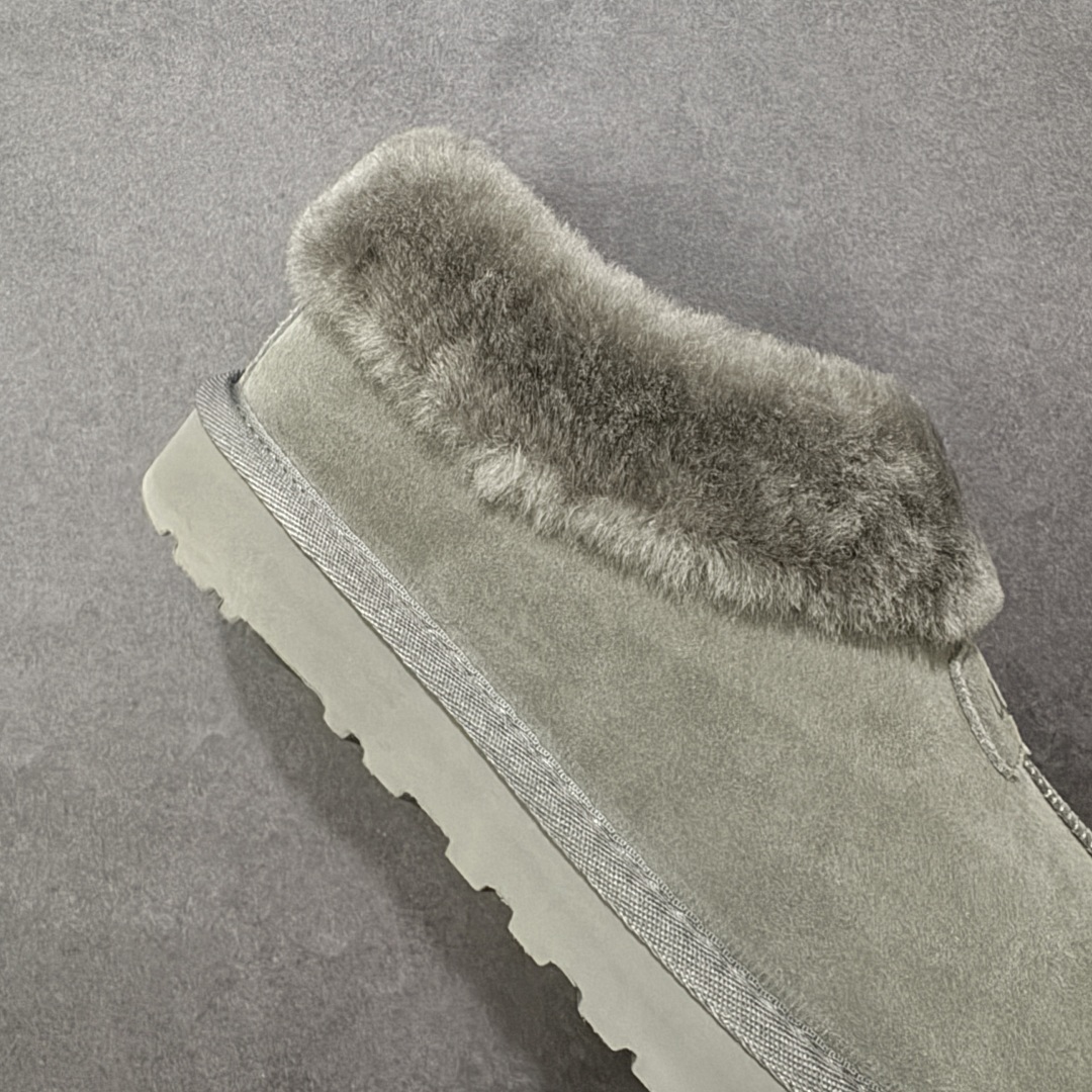 图片[6]-【SP顶级版】UGG W TATST 秋冬羊毛一体雪地靴 W/1134810 原代工厂隆丰A级真羊毛皮一体完全遵循正平正品，精选A级羊皮毛一体材质，内里毛绒如云朵般包裹双脚，白带恒温属性一寒锁温抗冻，股季透气排湿，让双脚时刻处于干爽舒适的状态，轻量化设计搭配柔韧鞋底，每一步都似踩在软垫上，再加上贴合足型的弧度与足跟支撑，无论是居家休憩,外出通勤还是日常跑腿，全天行走也无负担。 从经典高筒靴到简约拖鞋，从基础中性色到潮流设计，既能与牛仔裤、卫衣打造随性日常，也能搭配裙子、男女同款更能轻松适配情侣穿搭。 优质羊皮毛天生耐磨损，搭配扎实工艺与防水科技加持，能抵御日常磨损与雨雪侵袭。一双穿数年仍能保持柔软质感💪🏻 尺码：35-40-选品中心