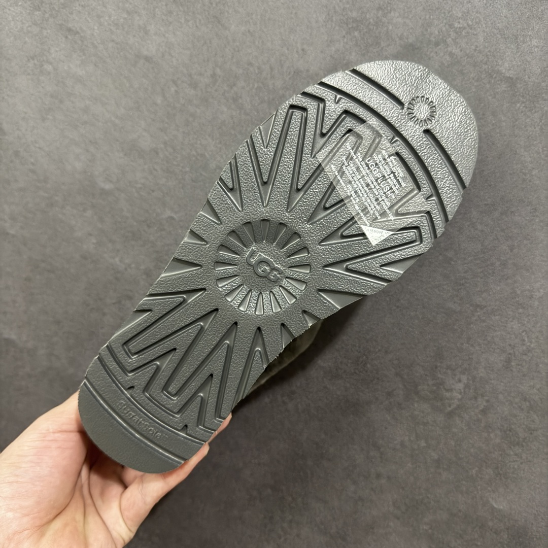 图片[9]-【SP顶级版】UGG W TATST 秋冬羊毛一体雪地靴 W/1134810 原代工厂隆丰A级真羊毛皮一体完全遵循正平正品，精选A级羊皮毛一体材质，内里毛绒如云朵般包裹双脚，白带恒温属性一寒锁温抗冻，股季透气排湿，让双脚时刻处于干爽舒适的状态，轻量化设计搭配柔韧鞋底，每一步都似踩在软垫上，再加上贴合足型的弧度与足跟支撑，无论是居家休憩,外出通勤还是日常跑腿，全天行走也无负担。 从经典高筒靴到简约拖鞋，从基础中性色到潮流设计，既能与牛仔裤、卫衣打造随性日常，也能搭配裙子、男女同款更能轻松适配情侣穿搭。 优质羊皮毛天生耐磨损，搭配扎实工艺与防水科技加持，能抵御日常磨损与雨雪侵袭。一双穿数年仍能保持柔软质感💪🏻 尺码：35-40-选品中心