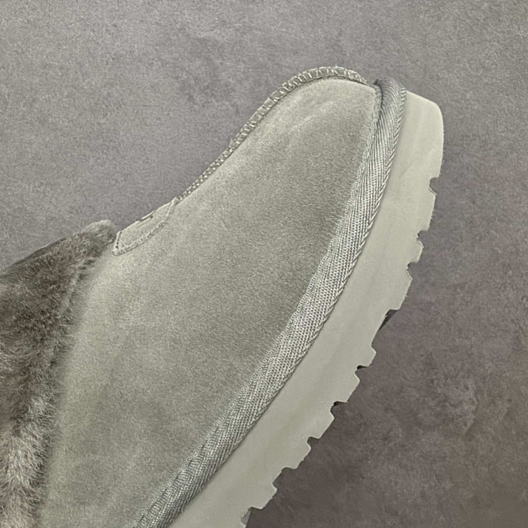 图片[5]-【SP顶级版】UGG W TATST 秋冬羊毛一体雪地靴 W/1134810 原代工厂隆丰A级真羊毛皮一体完全遵循正平正品，精选A级羊皮毛一体材质，内里毛绒如云朵般包裹双脚，白带恒温属性一寒锁温抗冻，股季透气排湿，让双脚时刻处于干爽舒适的状态，轻量化设计搭配柔韧鞋底，每一步都似踩在软垫上，再加上贴合足型的弧度与足跟支撑，无论是居家休憩,外出通勤还是日常跑腿，全天行走也无负担。 从经典高筒靴到简约拖鞋，从基础中性色到潮流设计，既能与牛仔裤、卫衣打造随性日常，也能搭配裙子、男女同款更能轻松适配情侣穿搭。 优质羊皮毛天生耐磨损，搭配扎实工艺与防水科技加持，能抵御日常磨损与雨雪侵袭。一双穿数年仍能保持柔软质感💪🏻 尺码：35-40-选品中心