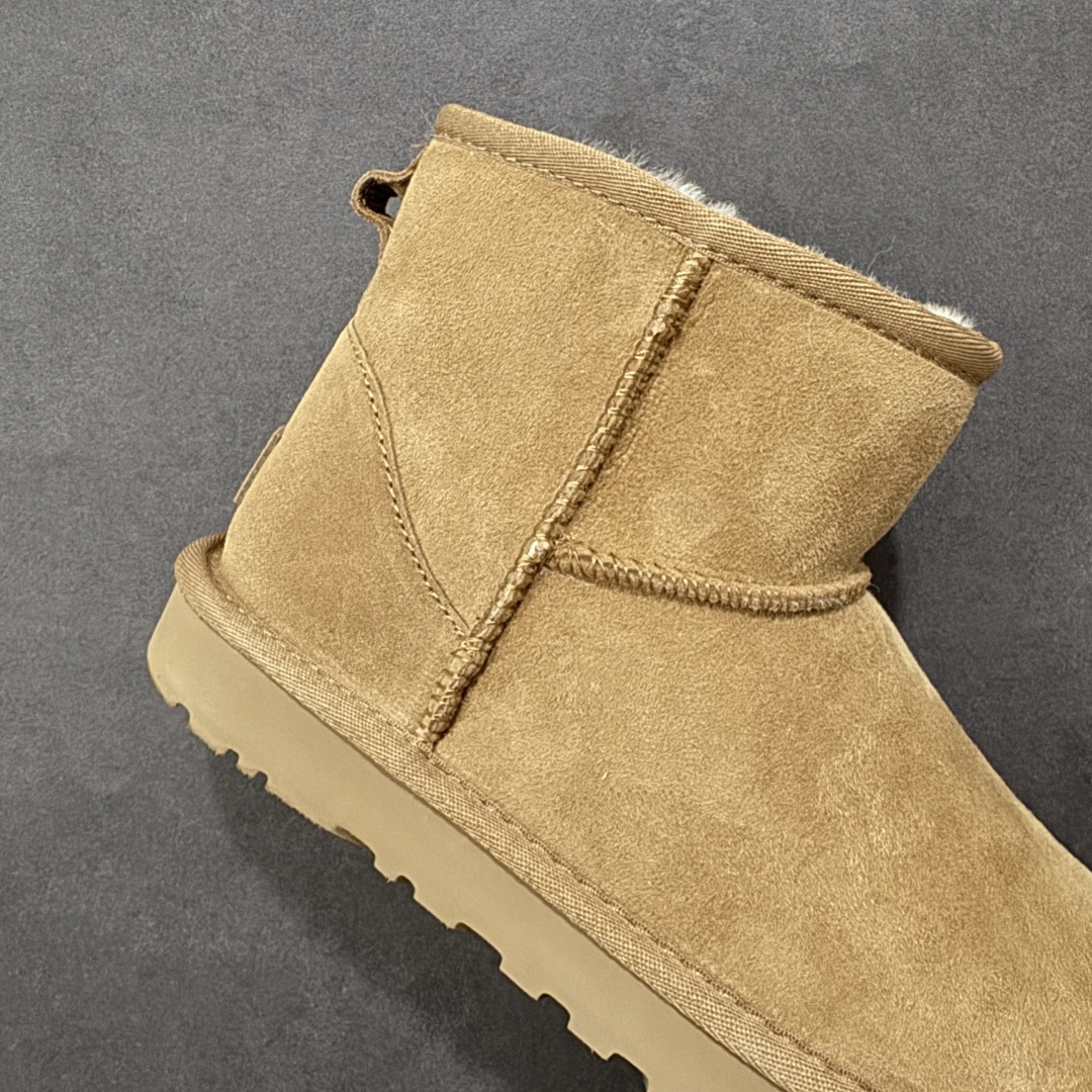 图片[6]-【SP顶级版】UGG W CLASSIC MINI 2 秋冬羊毛一体雪地靴 W/1016222 原代工厂隆丰A级真羊毛皮一体完全遵循正平正品，精选A级羊皮毛一体材质，内里毛绒如云朵般包裹双脚，白带恒温属性一寒锁温抗冻，股季透气排湿，让双脚时刻处于干爽舒适的状态，轻量化设计搭配柔韧鞋底，每一步都似踩在软垫上，再加上贴合足型的弧度与足跟支撑，无论是居家休憩,外出通勤还是日常跑腿，全天行走也无负担。 从经典高筒靴到简约拖鞋，从基础中性色到潮流设计，既能与牛仔裤、卫衣打造随性日常，也能搭配裙子、男女同款更能轻松适配情侣穿搭。 优质羊皮毛天生耐磨损，搭配扎实工艺与防水科技加持，能抵御日常磨损与雨雪侵袭。一双穿数年仍能保持柔软质感💪🏻 尺码：35-40-选品中心
