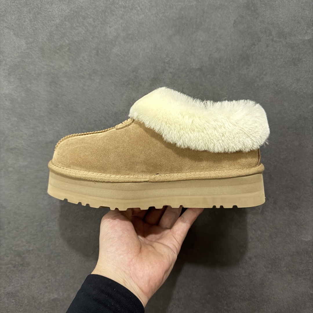 图片[2]-【SP顶级版】UGG W TATST 秋冬羊毛一体雪地靴 W/1134810 原代工厂隆丰A级真羊毛皮一体完全遵循正平正品，精选A级羊皮毛一体材质，内里毛绒如云朵般包裹双脚，白带恒温属性一寒锁温抗冻，股季透气排湿，让双脚时刻处于干爽舒适的状态，轻量化设计搭配柔韧鞋底，每一步都似踩在软垫上，再加上贴合足型的弧度与足跟支撑，无论是居家休憩,外出通勤还是日常跑腿，全天行走也无负担。 从经典高筒靴到简约拖鞋，从基础中性色到潮流设计，既能与牛仔裤、卫衣打造随性日常，也能搭配裙子、男女同款更能轻松适配情侣穿搭。 优质羊皮毛天生耐磨损，搭配扎实工艺与防水科技加持，能抵御日常磨损与雨雪侵袭。一双穿数年仍能保持柔软质感💪🏻 尺码：35-40-选品中心